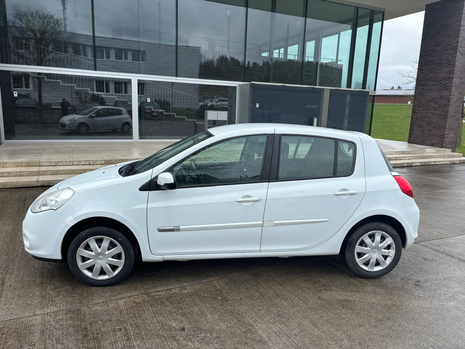 RENAULT Clio 1.2 16V Yahoo-image-6