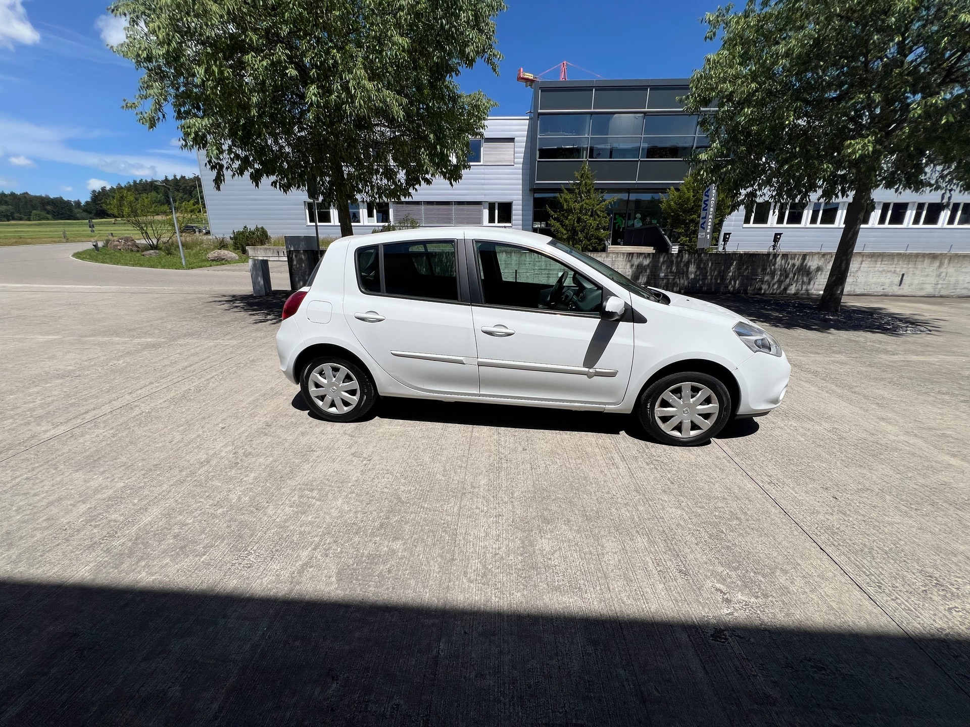 RENAULT Clio 1.2 16V Yahoo-image-2