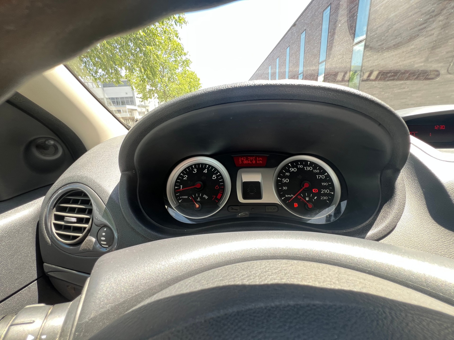 RENAULT Clio 1.2 16V Yahoo-image-7
