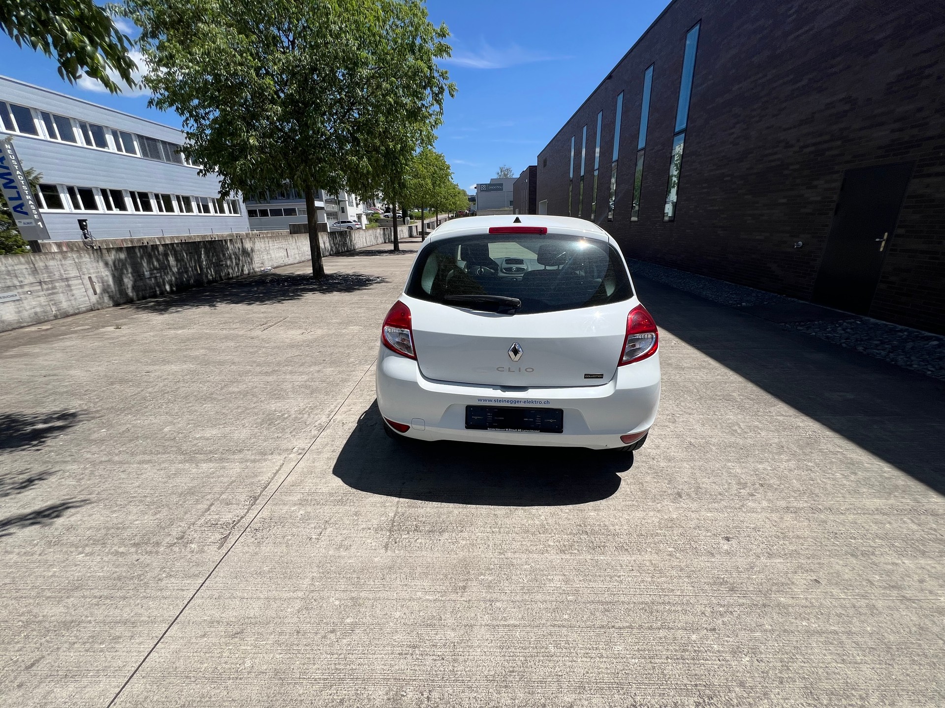 RENAULT Clio 1.2 16V Yahoo-image-3