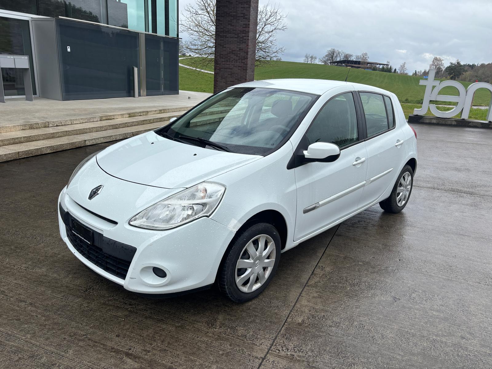 RENAULT Clio 1.2 16V Yahoo-image-1
