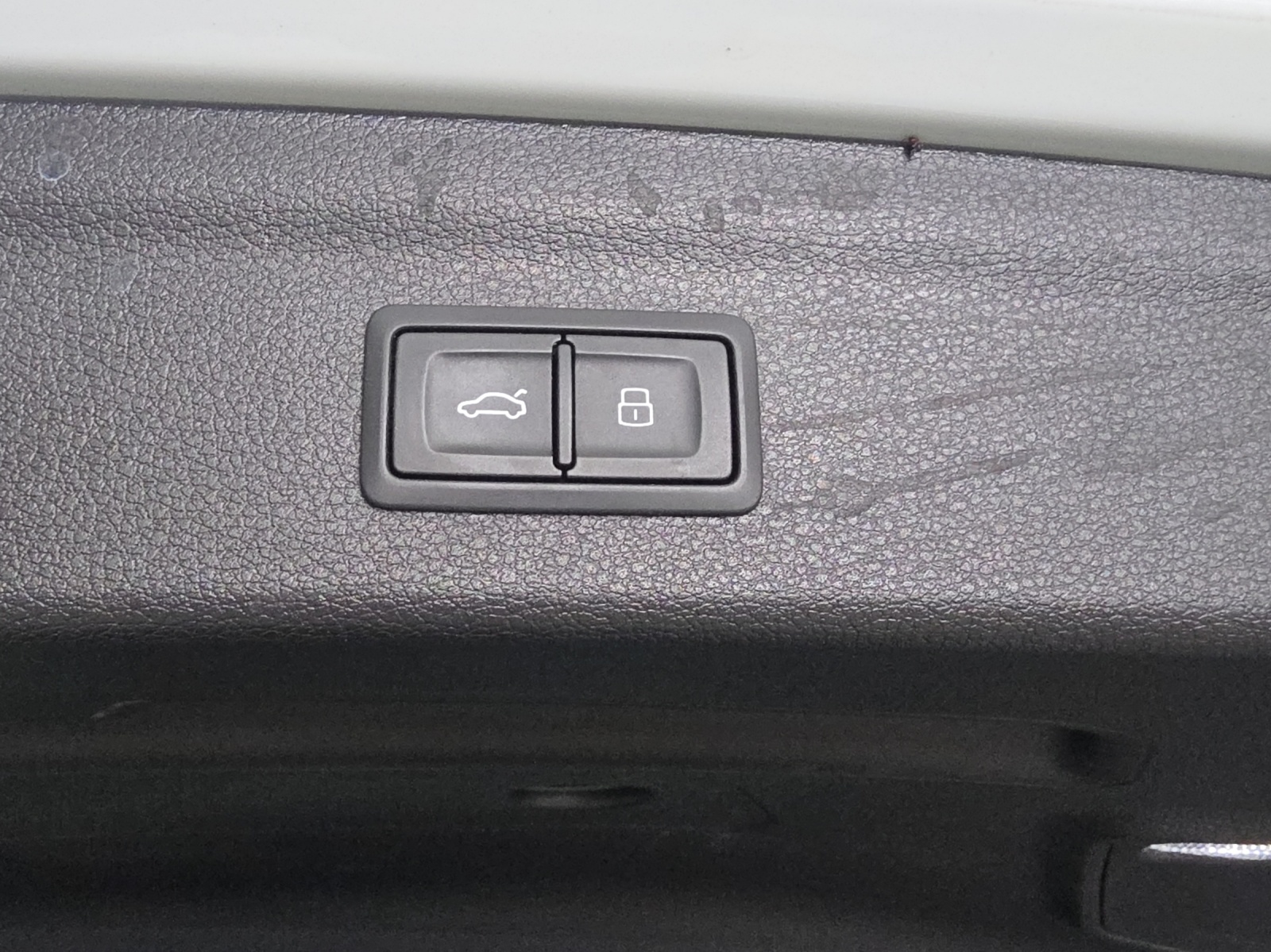 AUDI Q3 45 TFSI e S line S-tronic-image-15