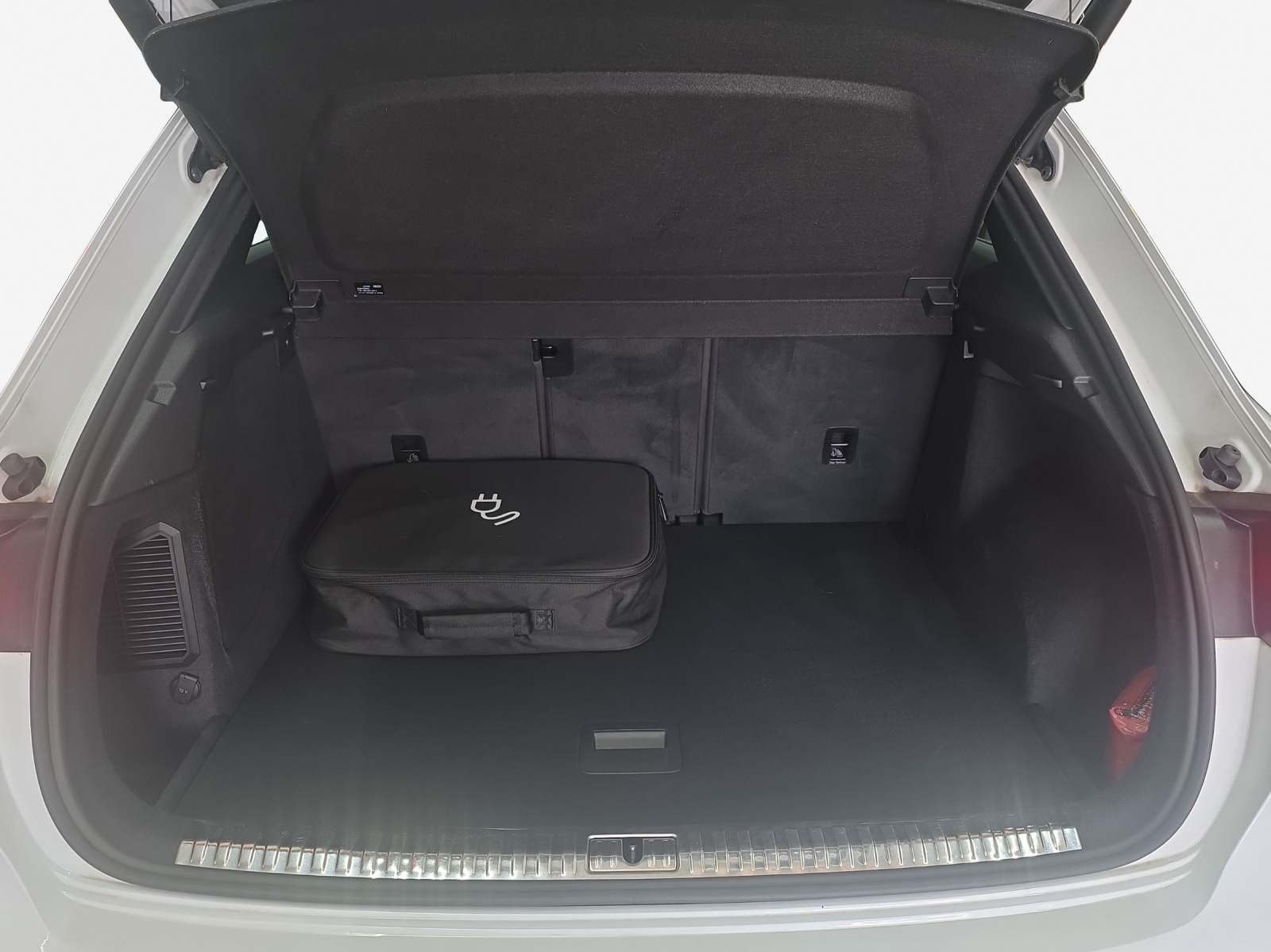 AUDI Q3 45 TFSI e S line S-tronic-image-12