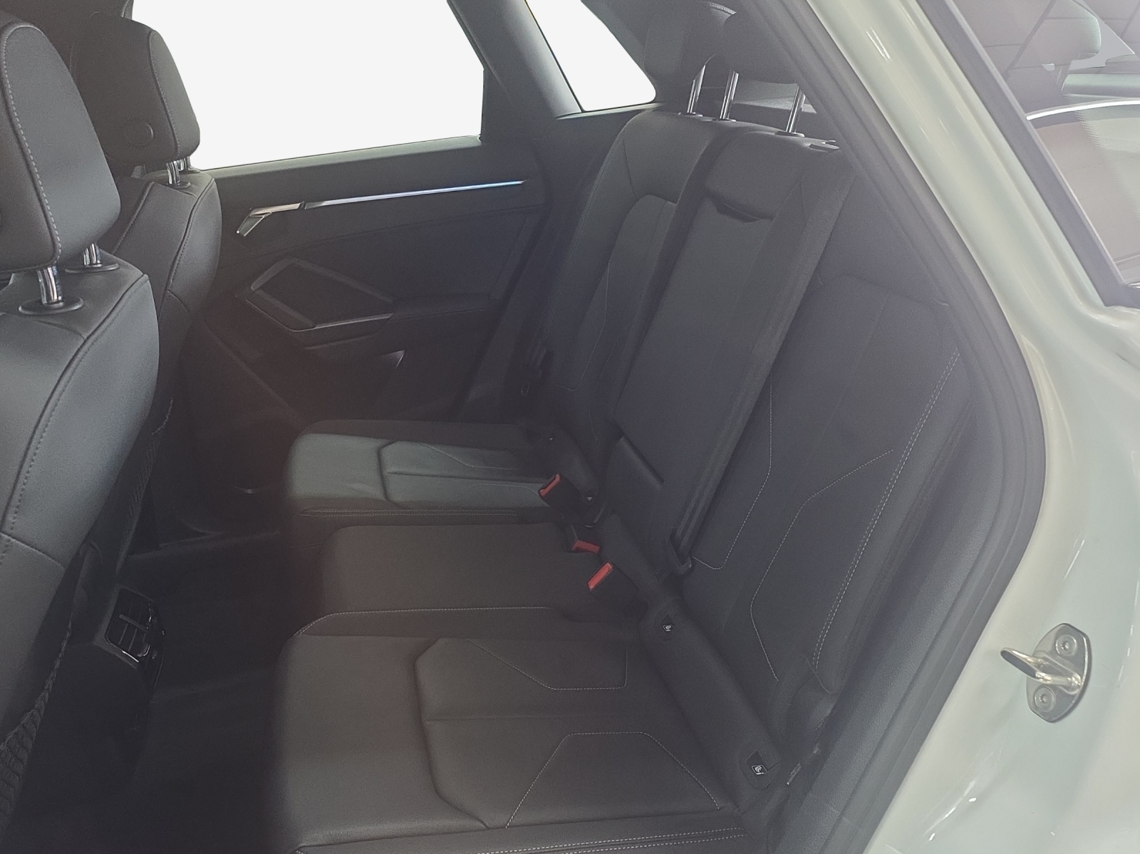 AUDI Q3 45 TFSI e S line S-tronic-image-11