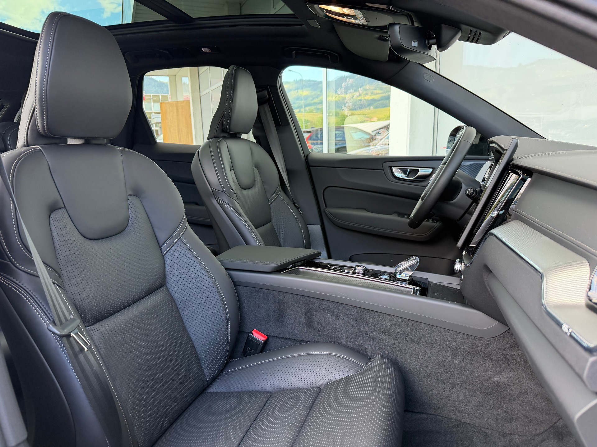 VOLVO XC60 T6 eAWD Black Edition Geartronic-showroom-element-3