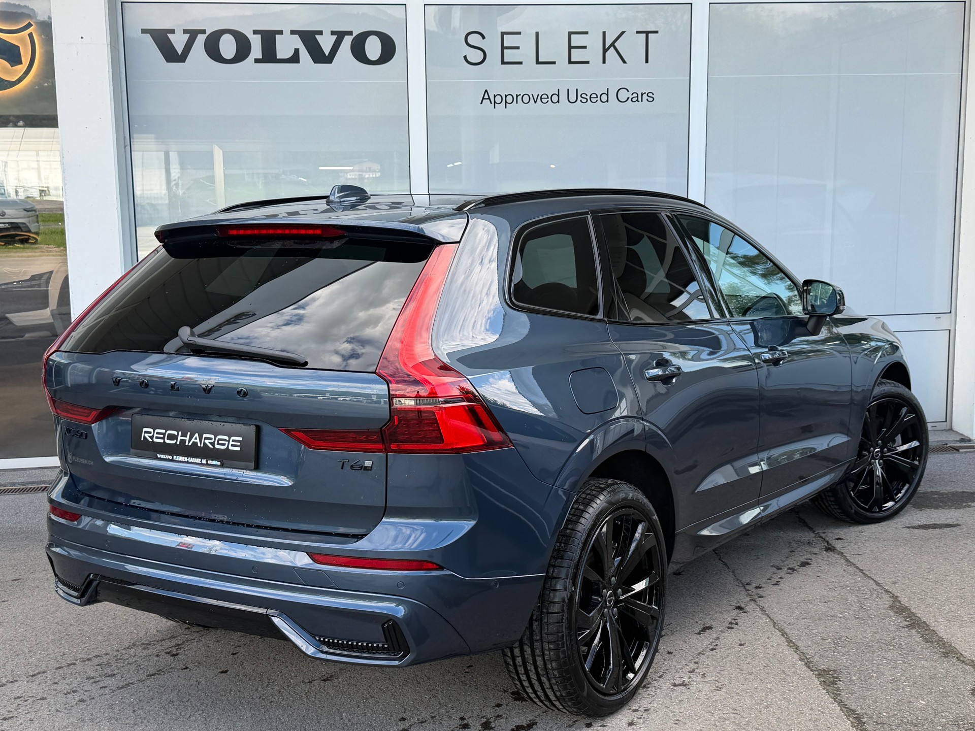 VOLVO XC60 T6 eAWD Black Edition Geartronic-showroom-element-1