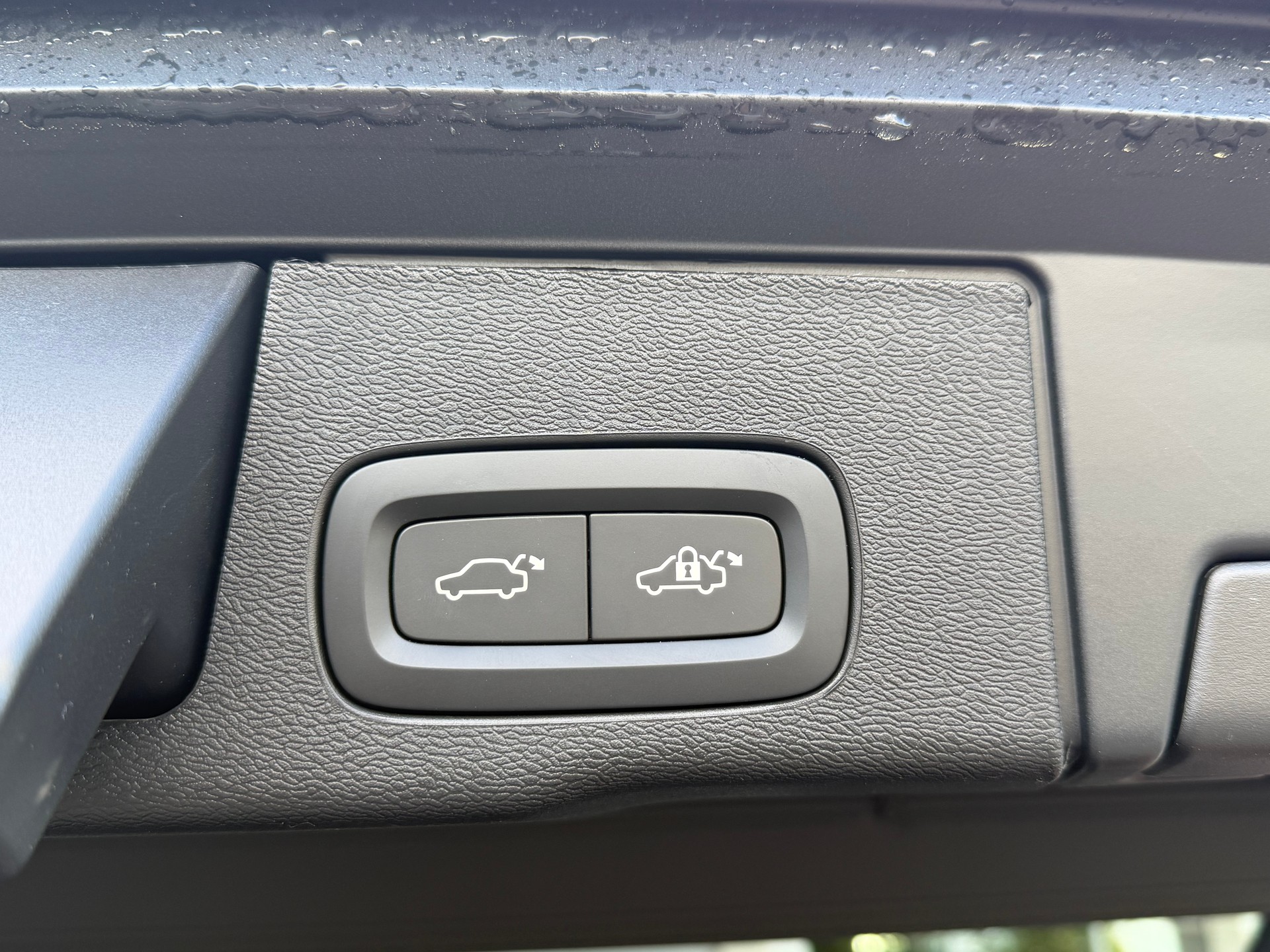 VOLVO XC60 T6 eAWD Black Edition Geartronic-image-25