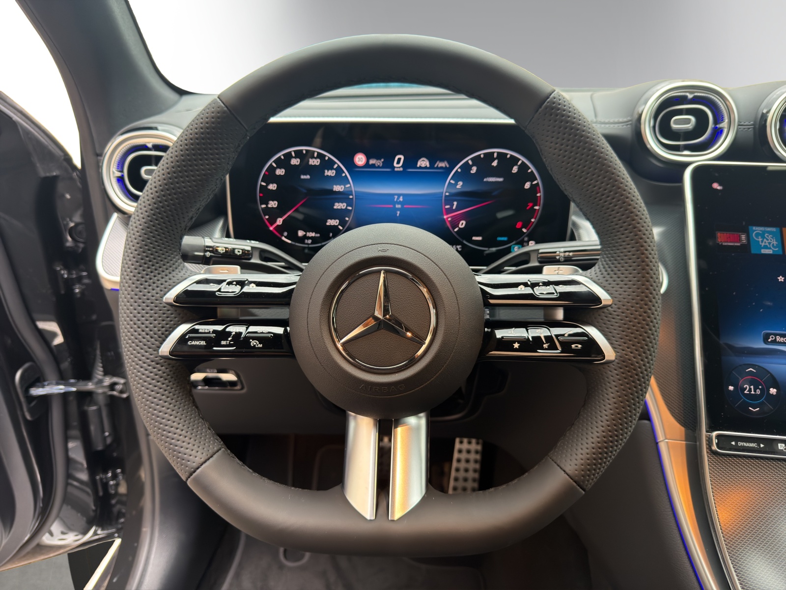 MERCEDES-BENZ GLC 200 4Matic 9G-Tronic-image-13