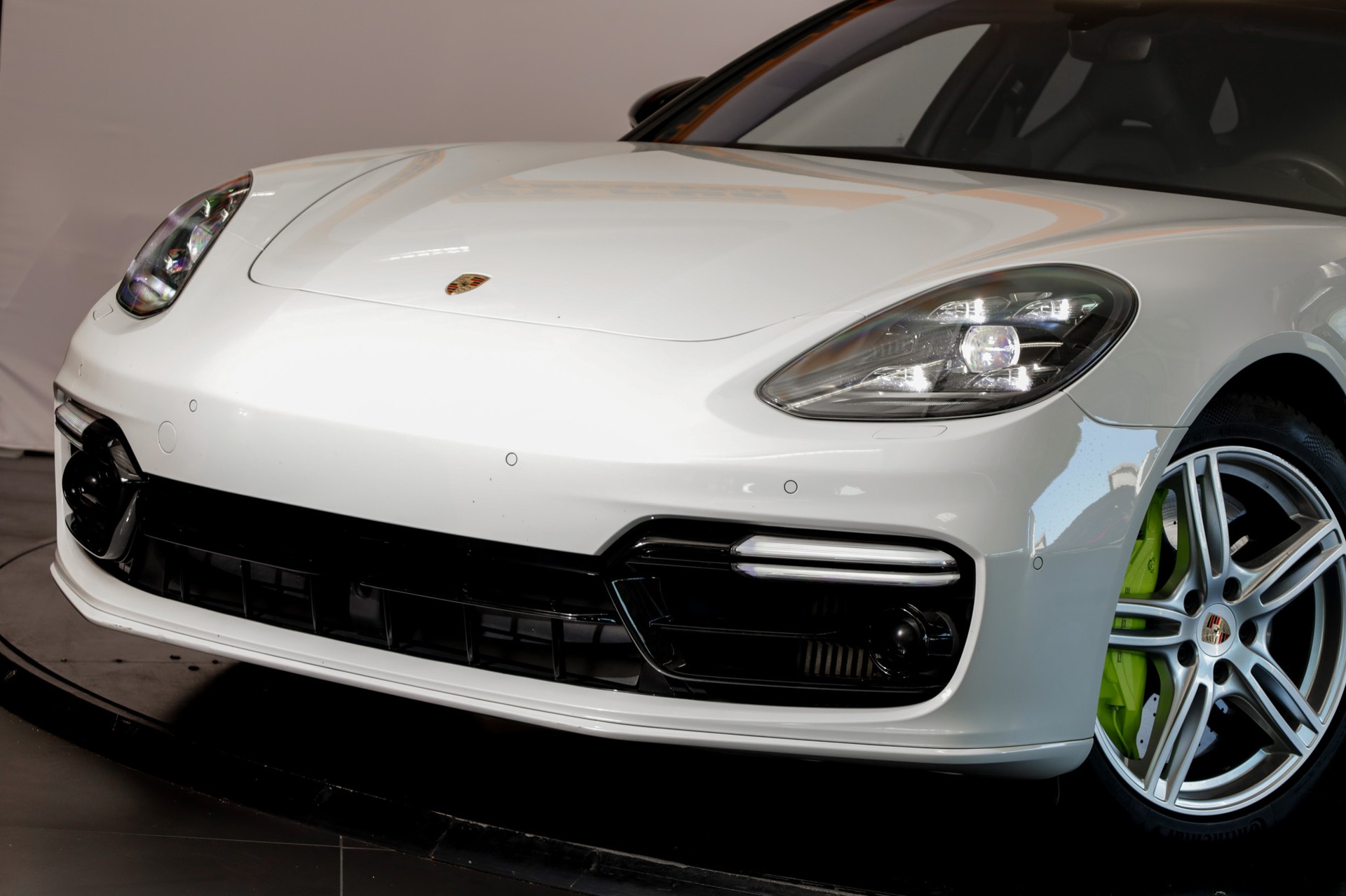 PORSCHE Panamera Turbo S E-Hybrid Sport Turismo PDK-image-4