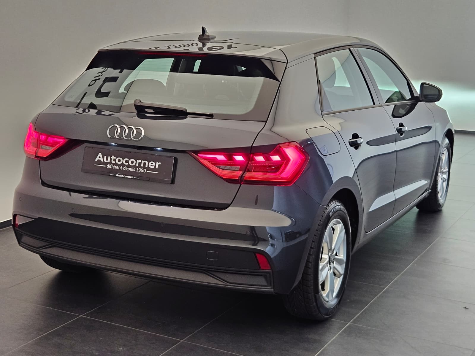 AUDI A1 Sportback 30 TFSI Attraction S-tronic-image-6