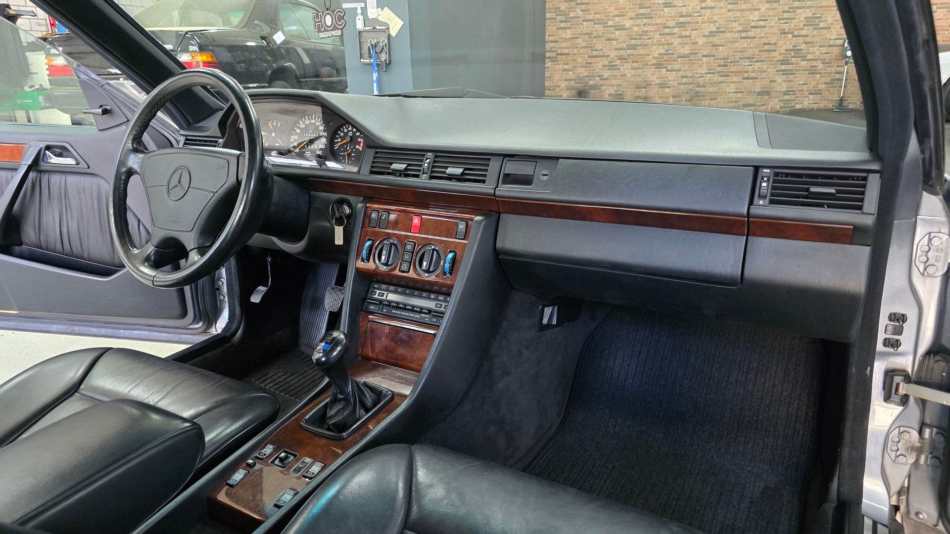 MERCEDES-BENZ 300 CE-24 Sportline-image-25