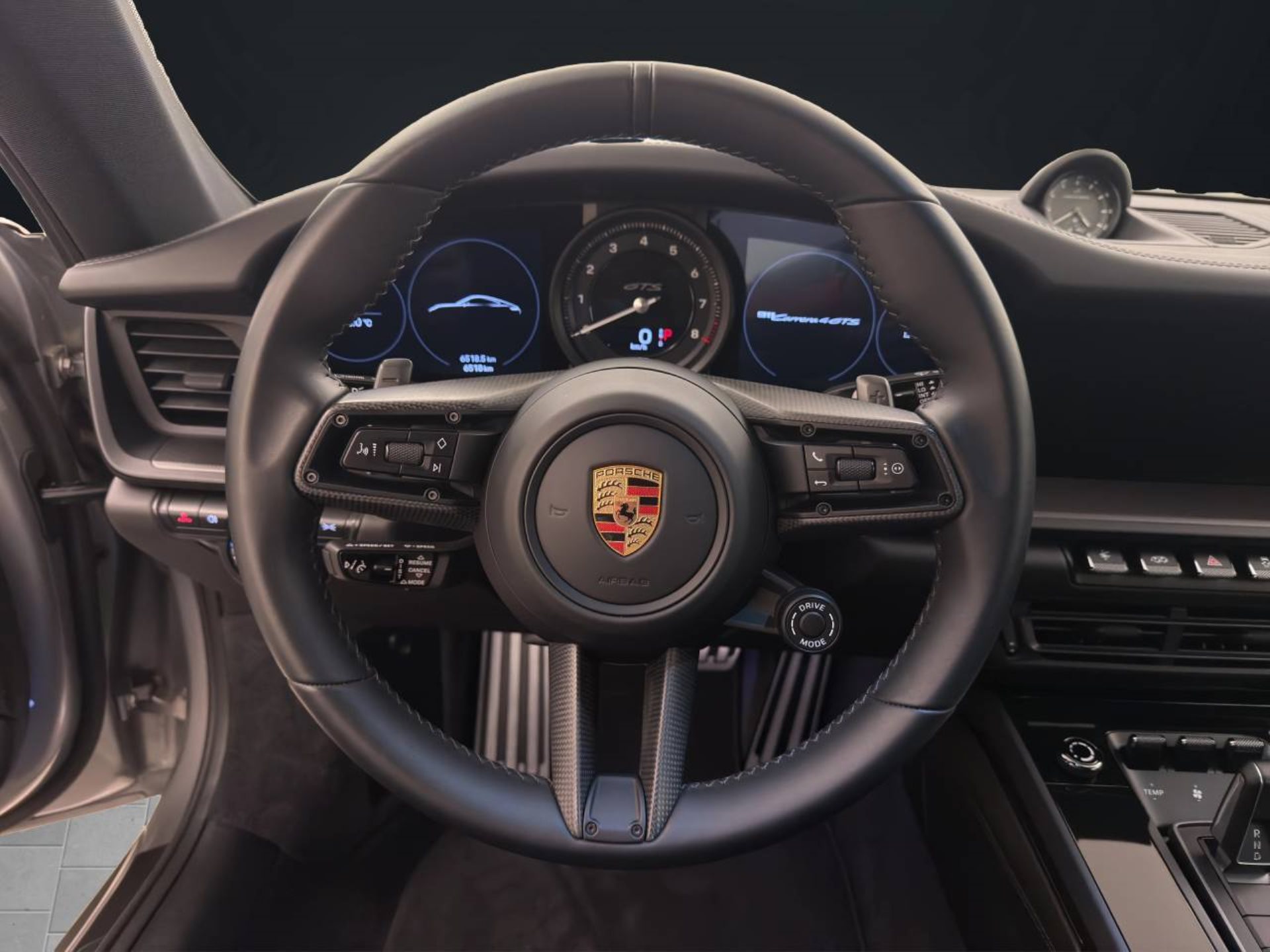 PORSCHE 911 Carrera 4 GTS-image-4