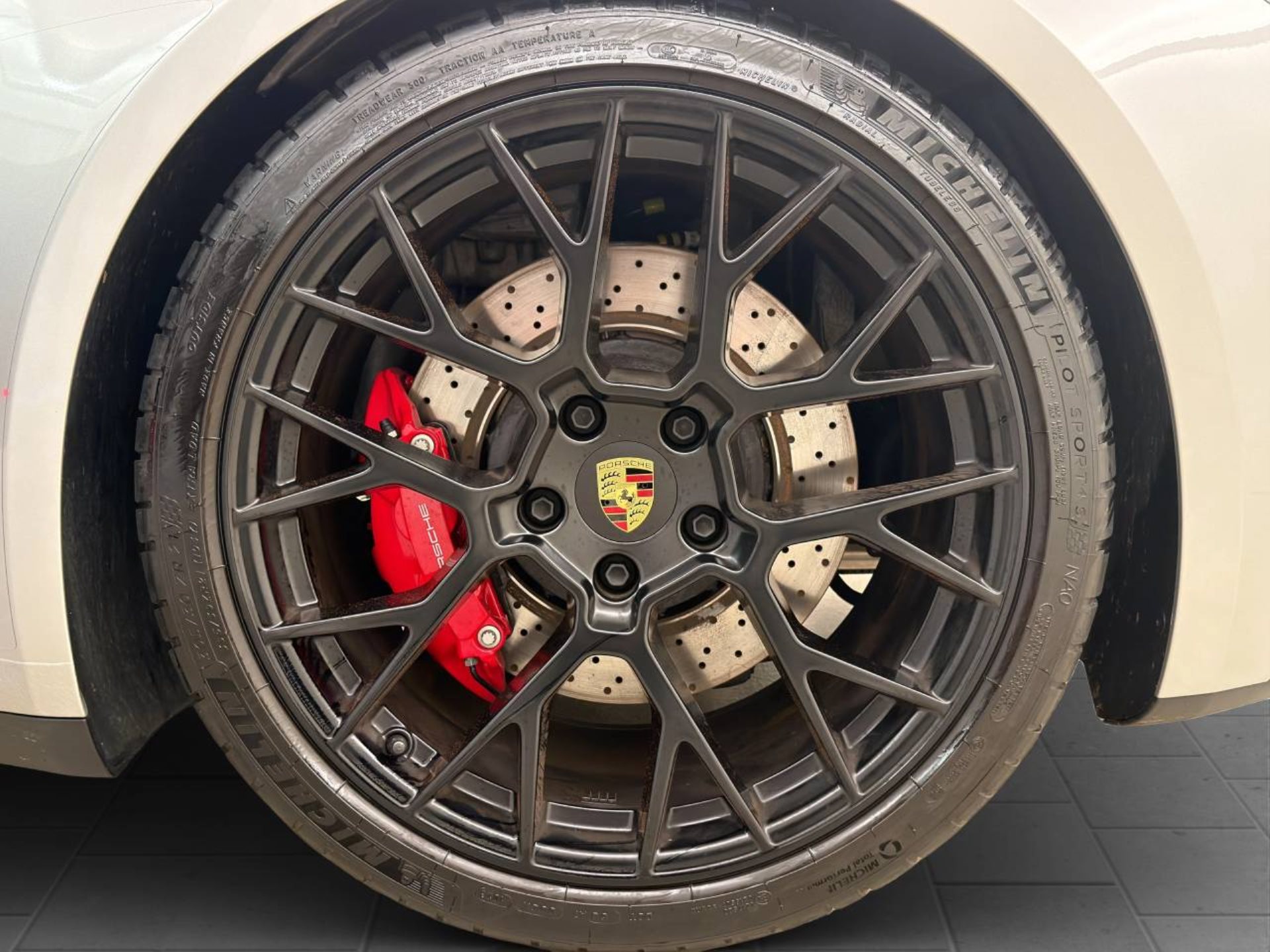 PORSCHE 911 Carrera 4 GTS-image-10