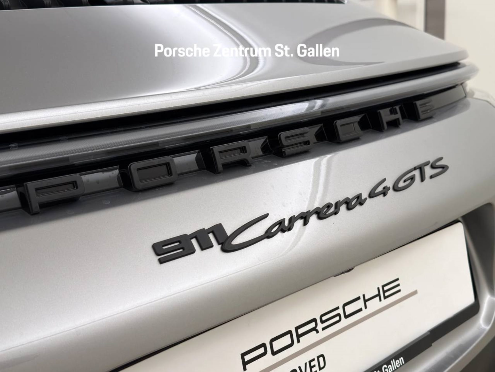 PORSCHE 911 Carrera 4 GTS-image-10