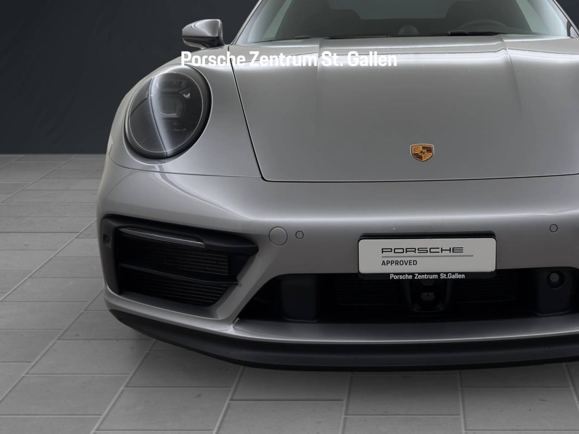 PORSCHE 911 Carrera 4 GTS-image-8