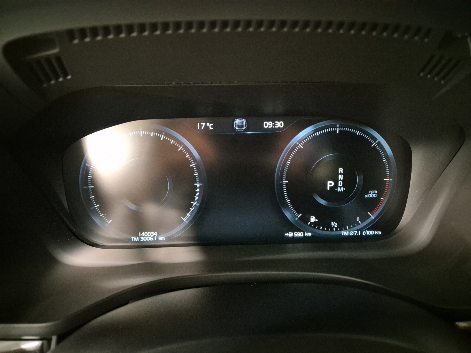 VOLVO XC60 2.0 B4 MH R-Design AWD-image-12