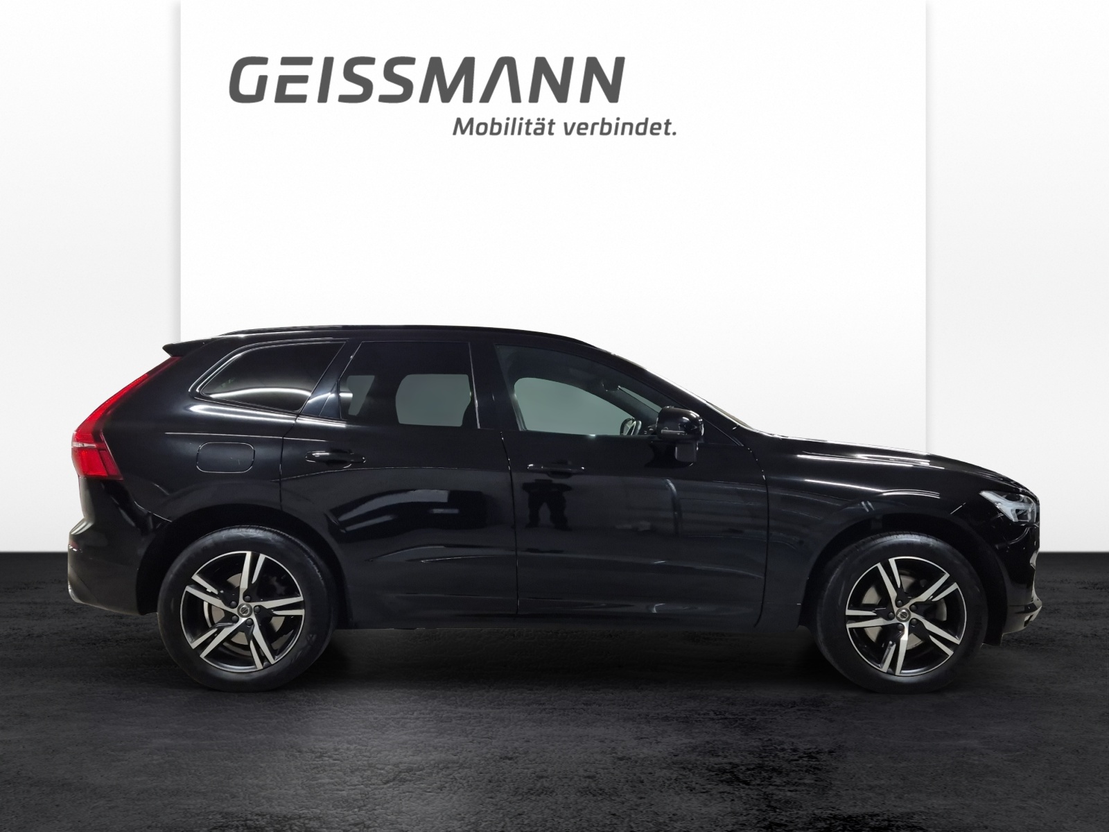 VOLVO XC60 2.0 B4 MH R-Design AWD-showroom-element-3