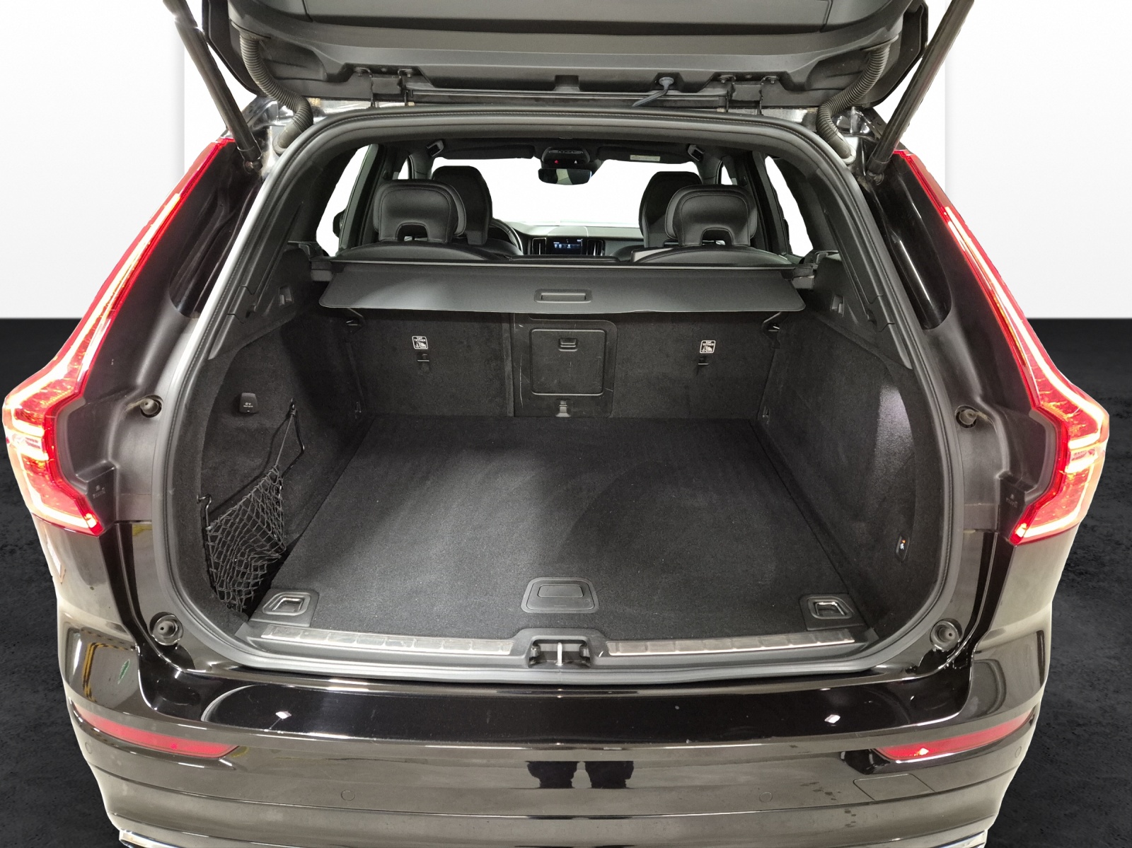 VOLVO XC60 2.0 B4 MH R-Design AWD-image-18