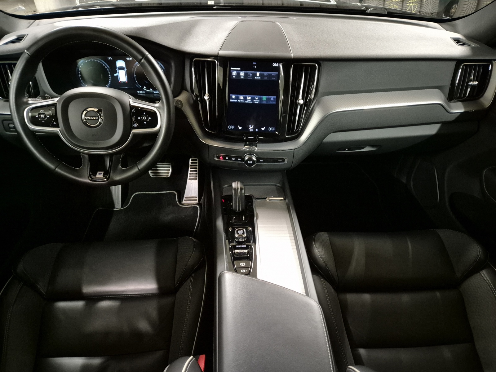 VOLVO XC60 2.0 B4 MH R-Design AWD-image-10