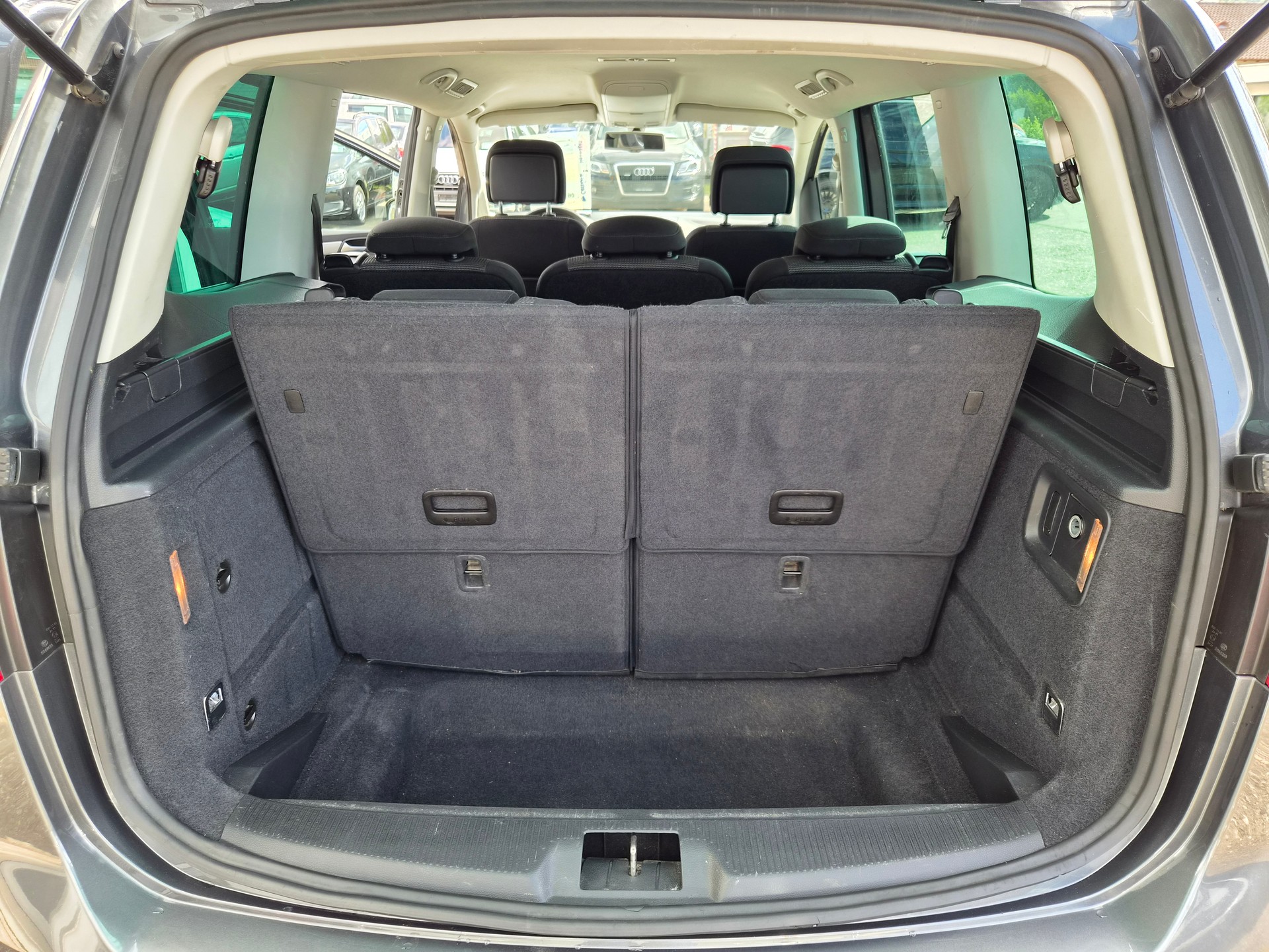 VW Sharan 1.4 TSI BlueMotion Technology Comfortline Ausführung 7 Sitzplätze-image-12