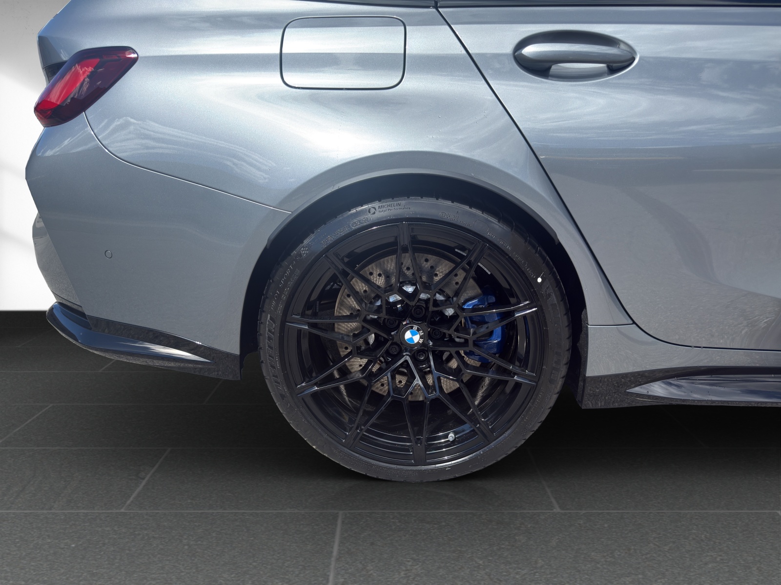 BMW M3 Touring xDrive Competition M-image-10