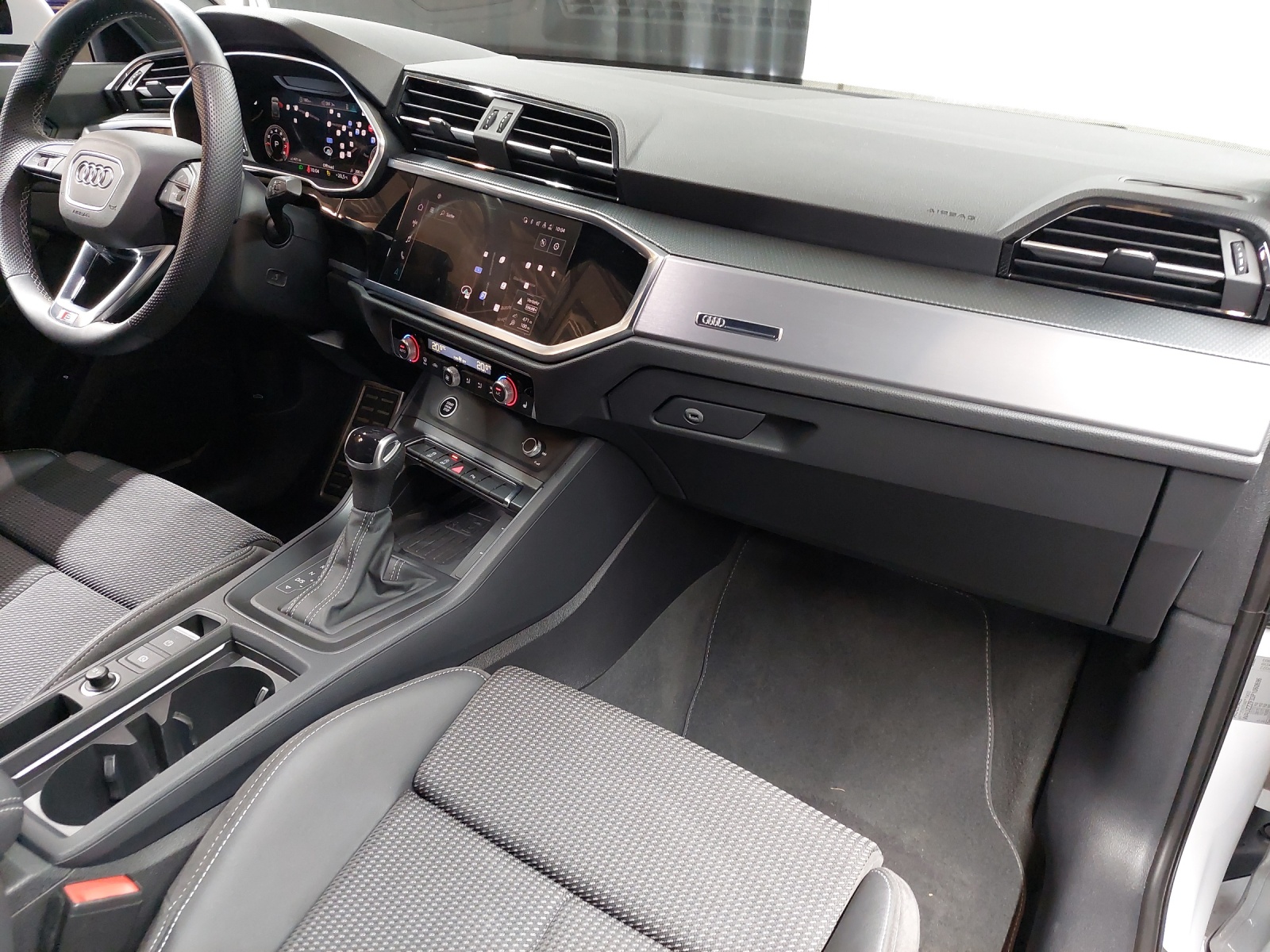 AUDI Q3 Sportback 35 TFSI S line Attraction S-tronic-image-9
