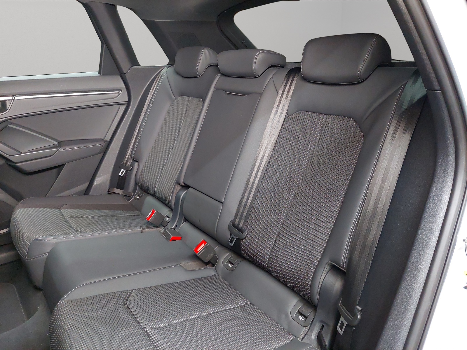 AUDI Q3 Sportback 35 TFSI S line Attraction S-tronic-image-7