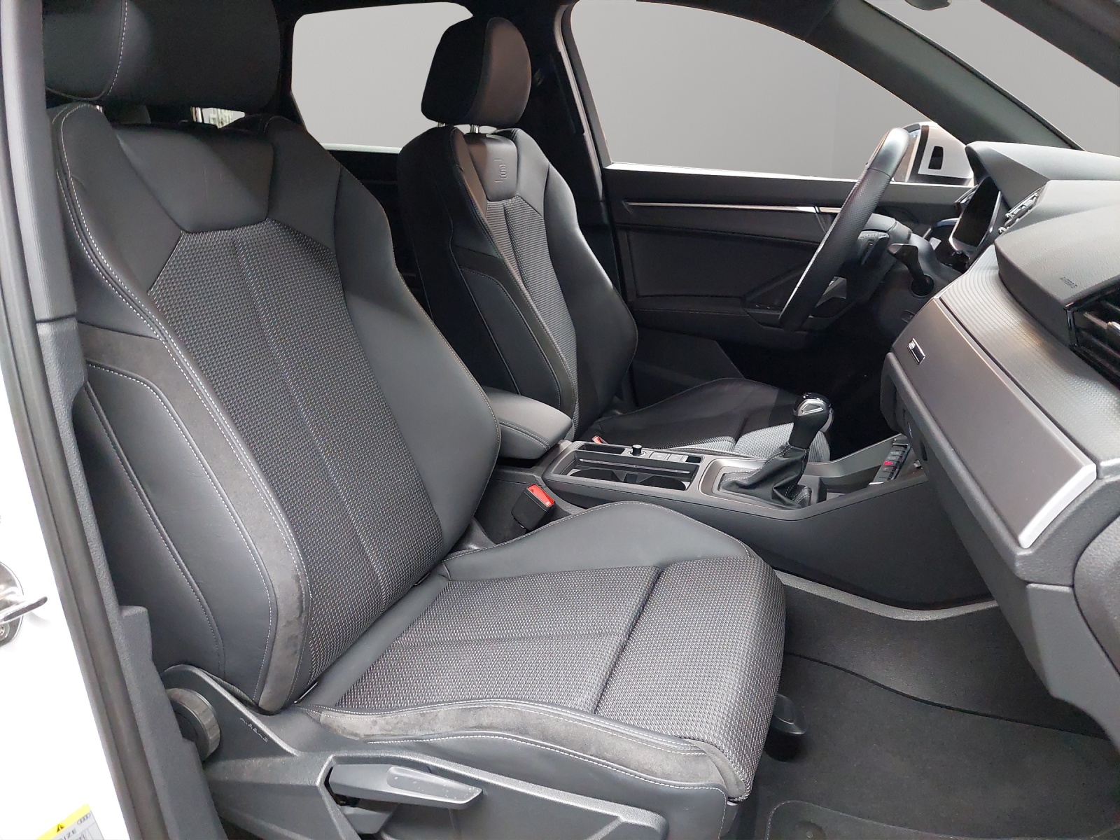 AUDI Q3 Sportback 35 TFSI S line Attraction S-tronic-image-8