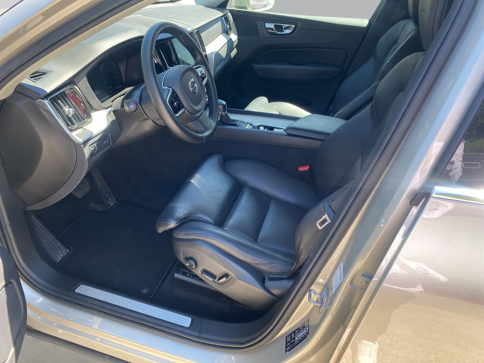 VOLVO XC60 D4 AWD Inscription Geartronic-image-7