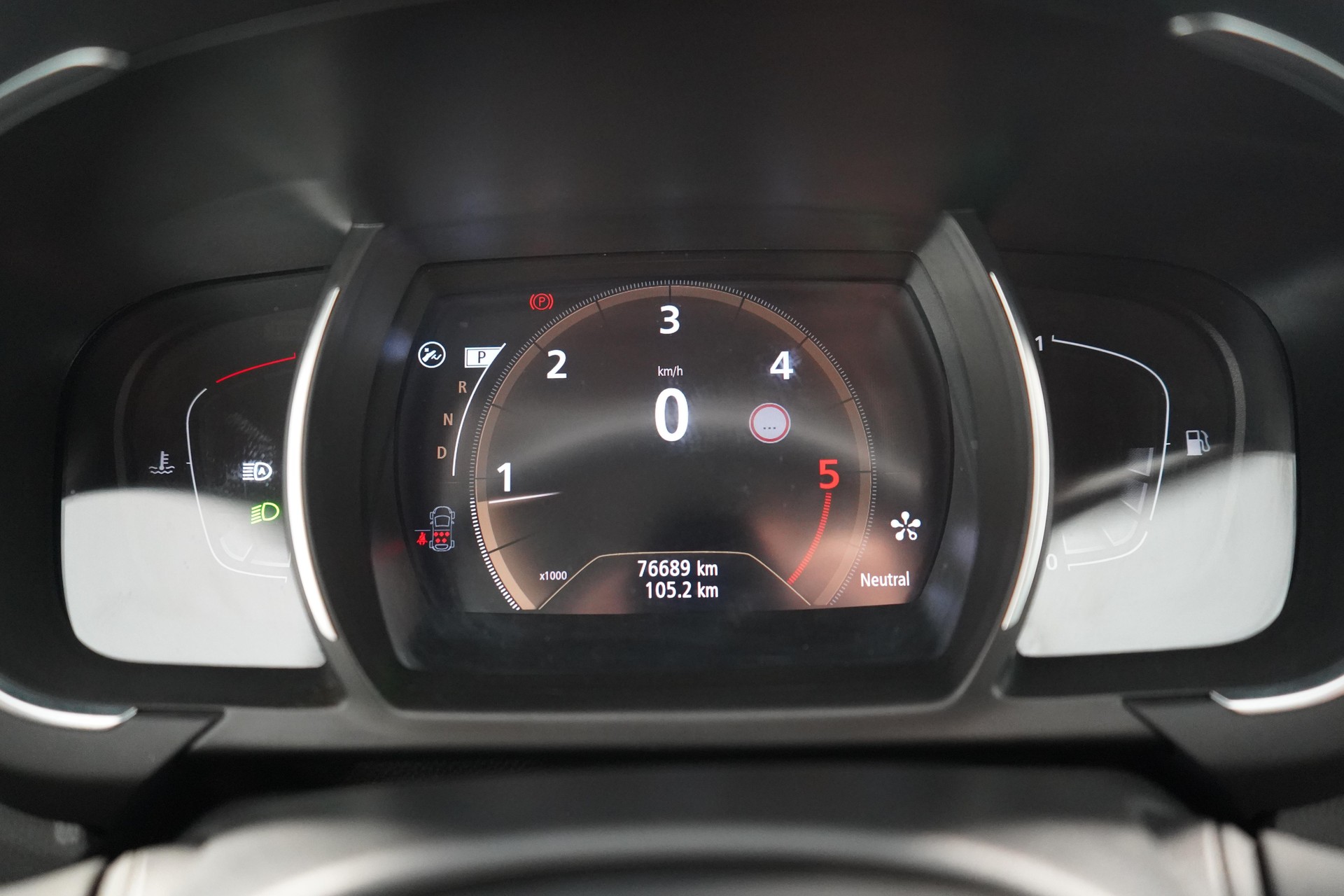RENAULT Grand Scénic 1.8 Blue dCi 150 Intens EDC-image-11