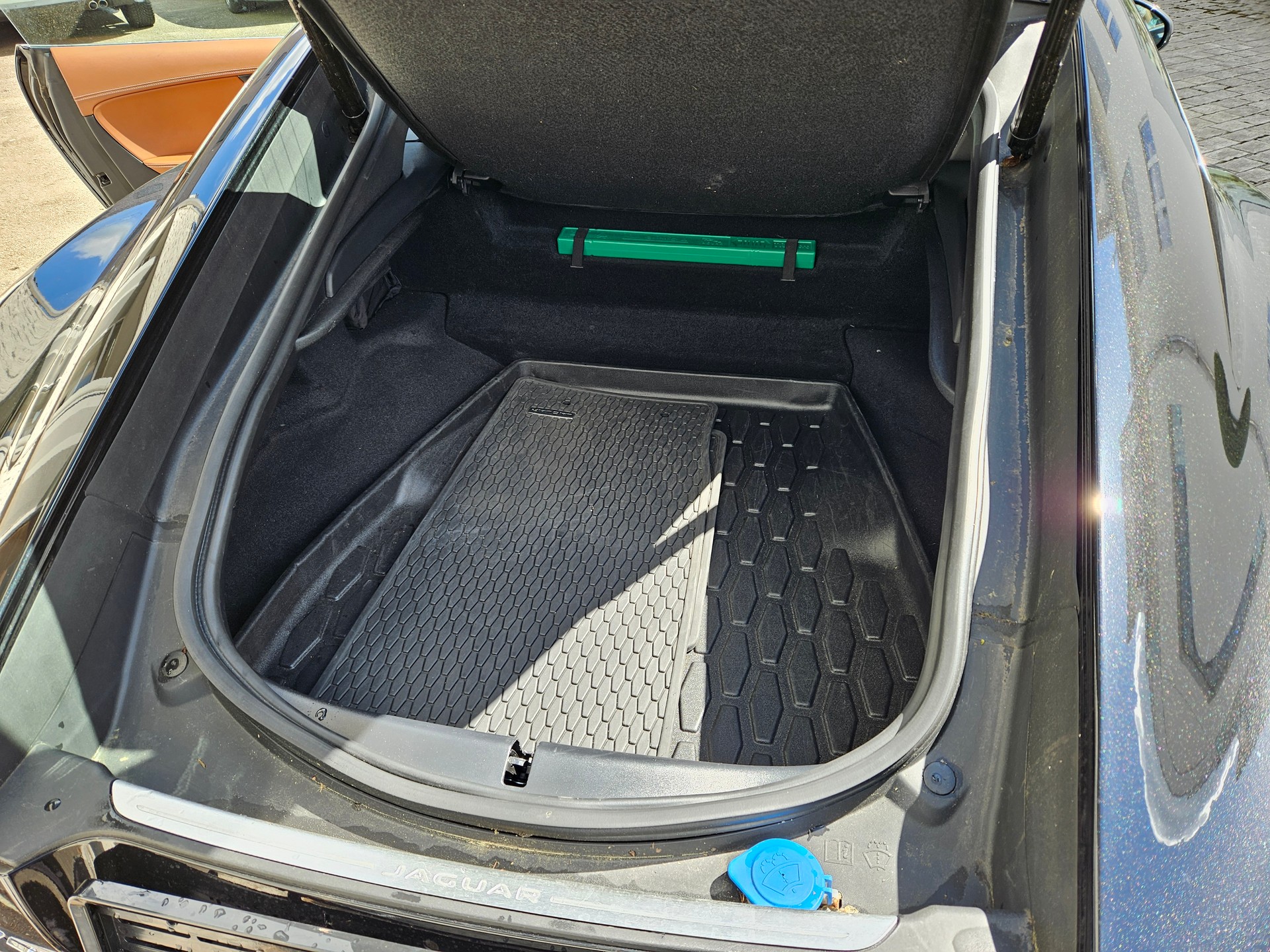 JAGUAR 2.0 R-Dynamic-image-9