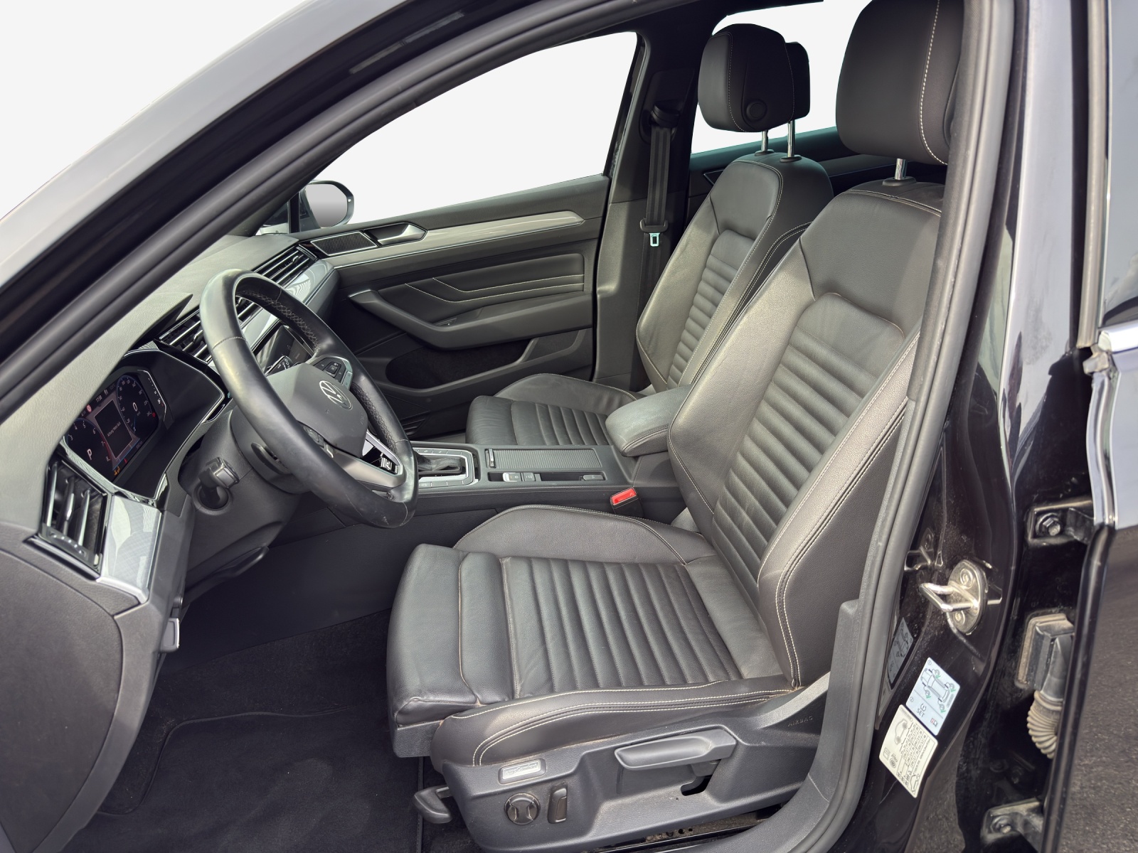 VW Passat Variant 2.0 TSI Business DSG-image-7