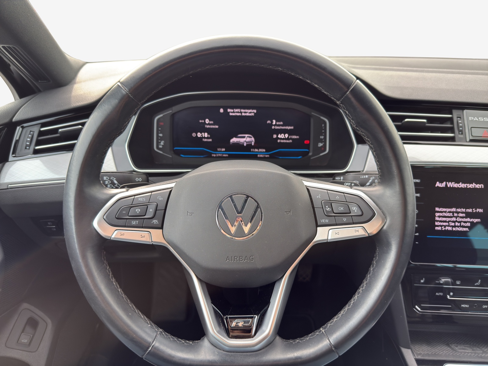 VW Passat Variant 2.0 TSI Business DSG-image-9