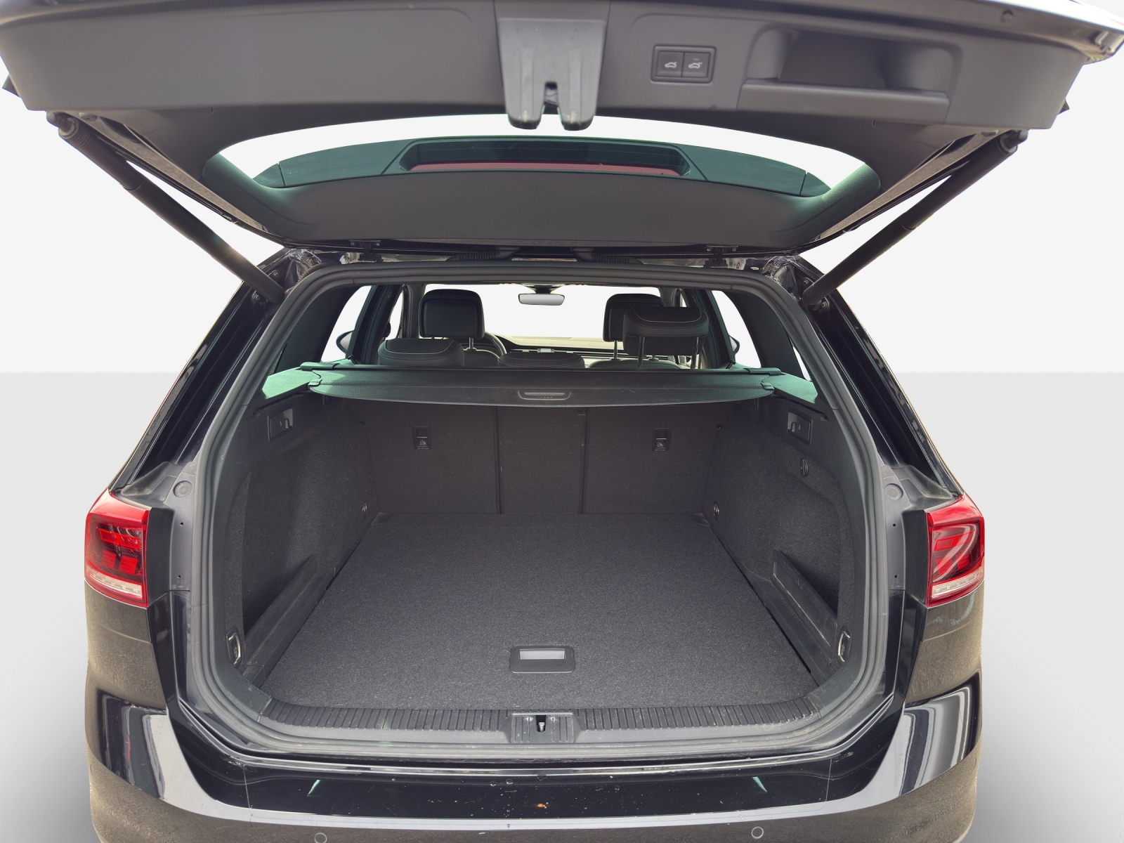 VW Passat Variant 2.0 TSI Business DSG-image-12