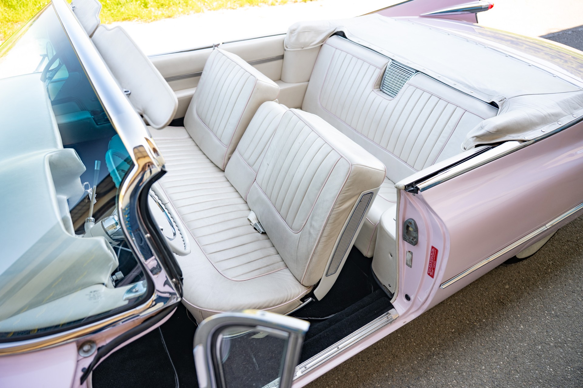 CADILLAC Convertible-image-11