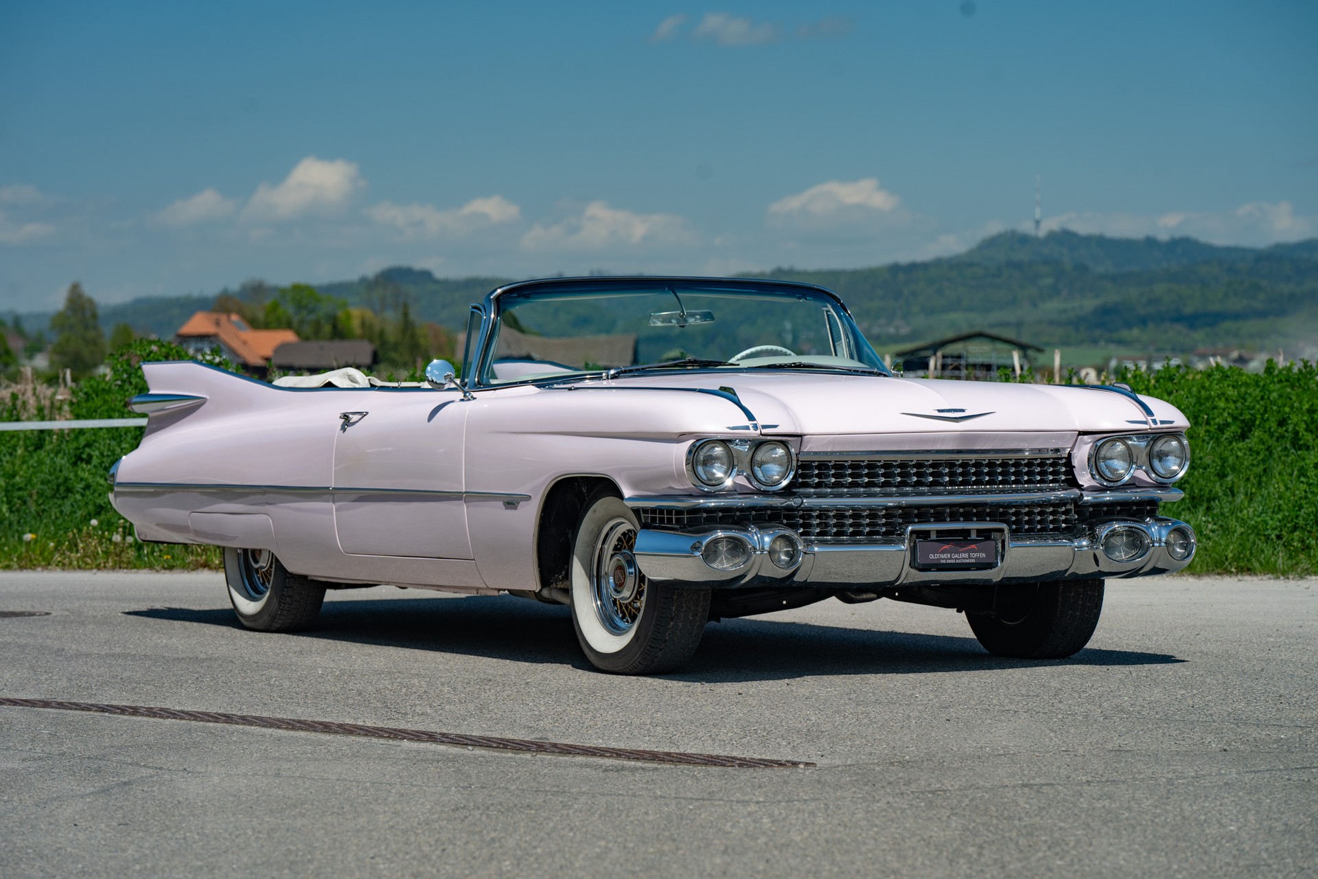 CADILLAC Convertible-image-3