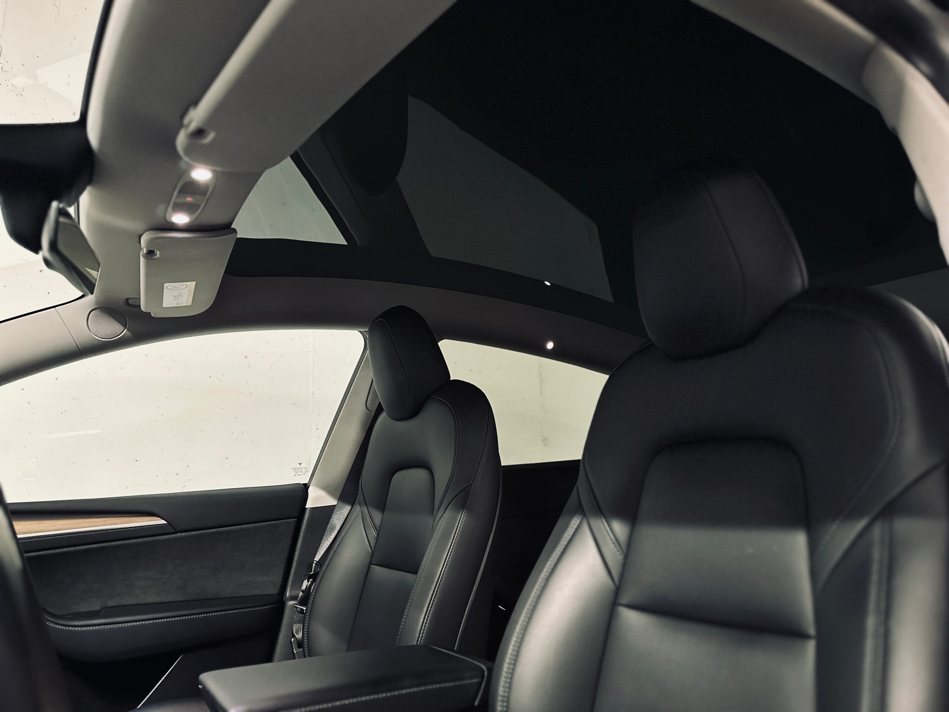 TESLA Model Y Long Range AWD-image-11