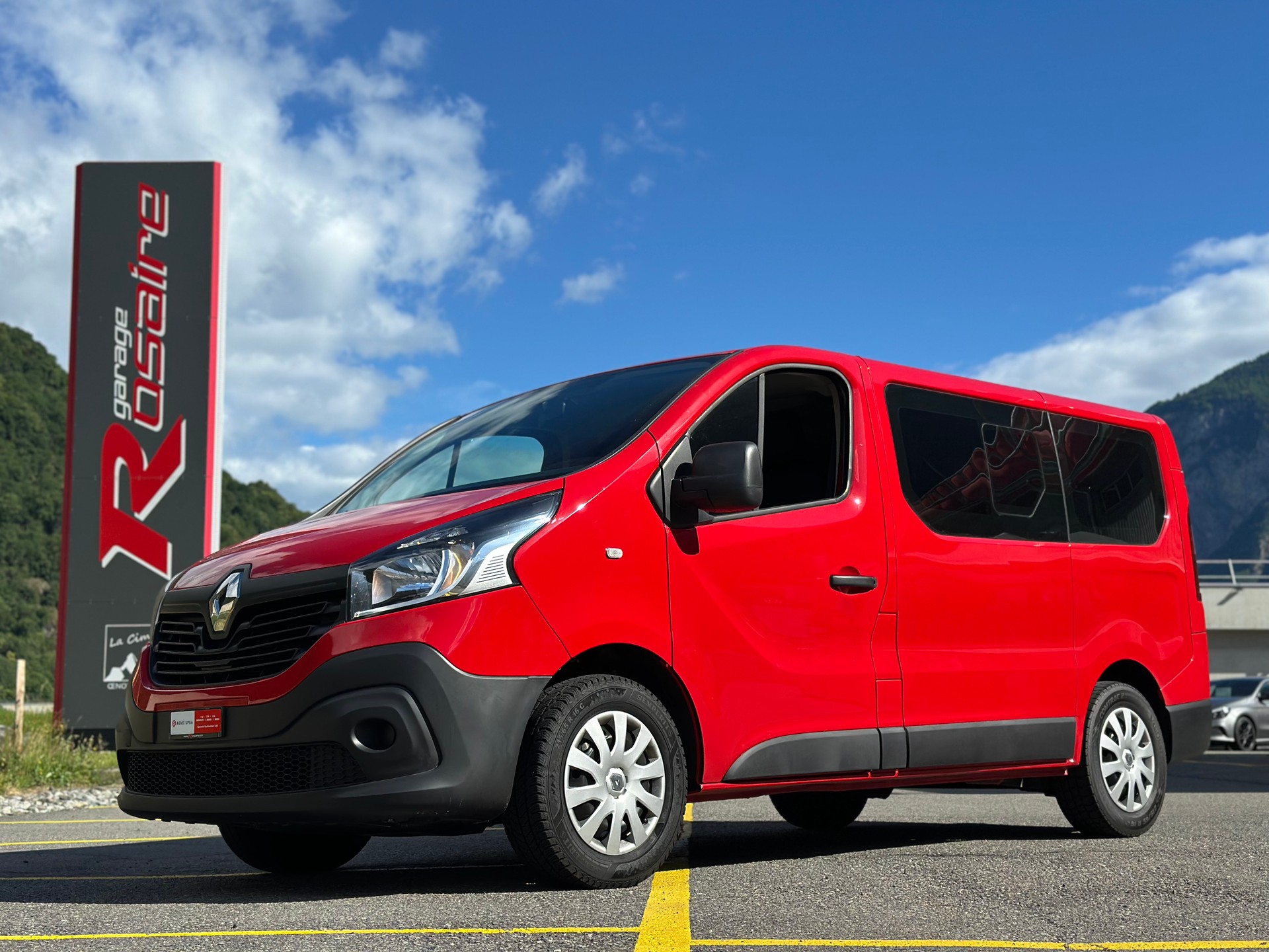RENAULT Trafic ENERGY dCi 95 Passenger Authentique 9 places-image-0