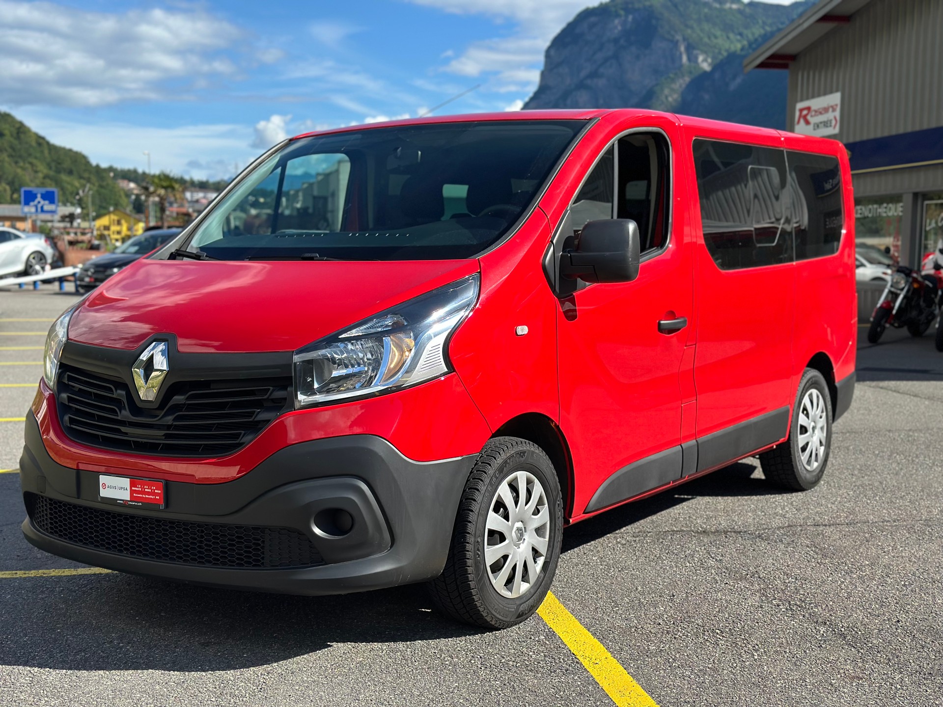 RENAULT Trafic ENERGY dCi 95 Passenger Authentique 9 places-image-1