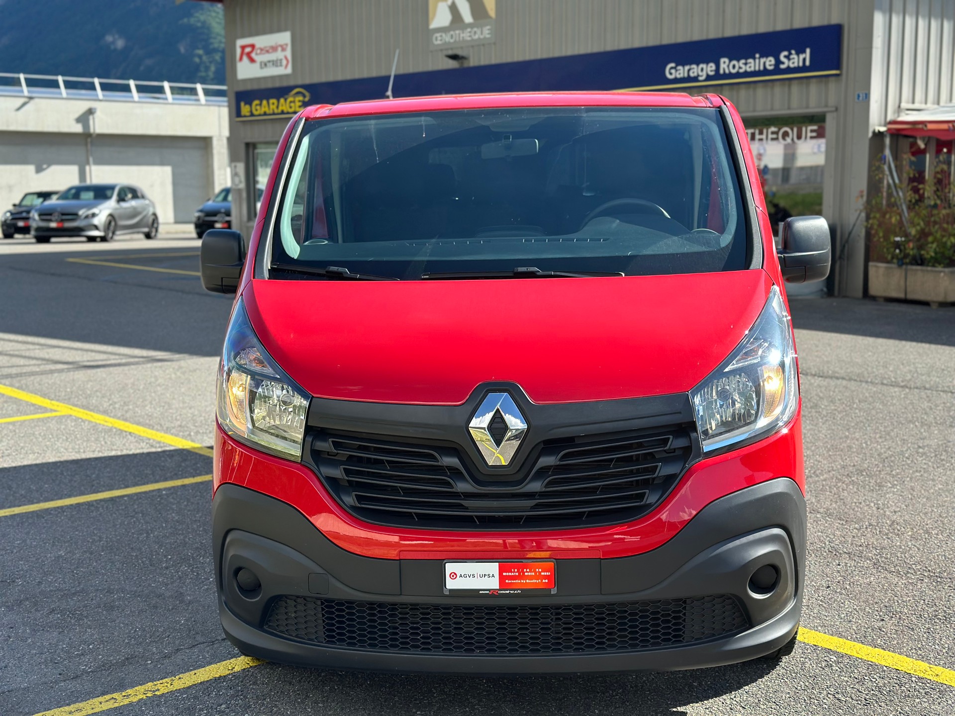 RENAULT Trafic ENERGY dCi 95 Passenger Authentique 9 places-image-2