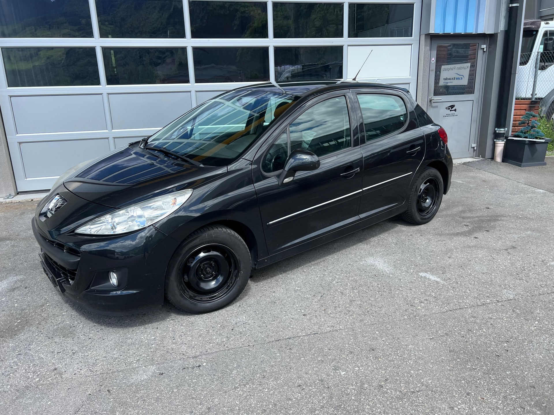 PEUGEOT 207 1.4 16V Sport *** Klima * Alufelgen * Glassdach * 8 fachbereift **-image-3