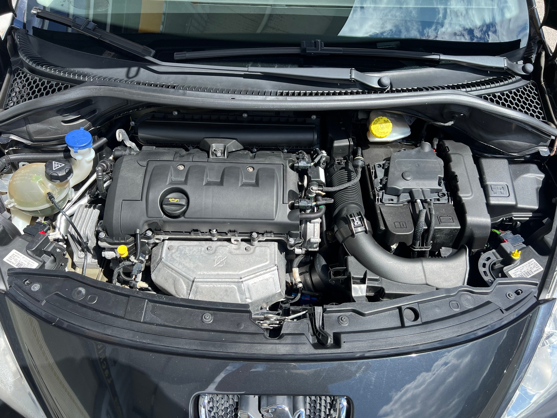 PEUGEOT 207 1.4 16V Sport *** Klima * Alufelgen * Glassdach * 8 fachbereift **-image-27