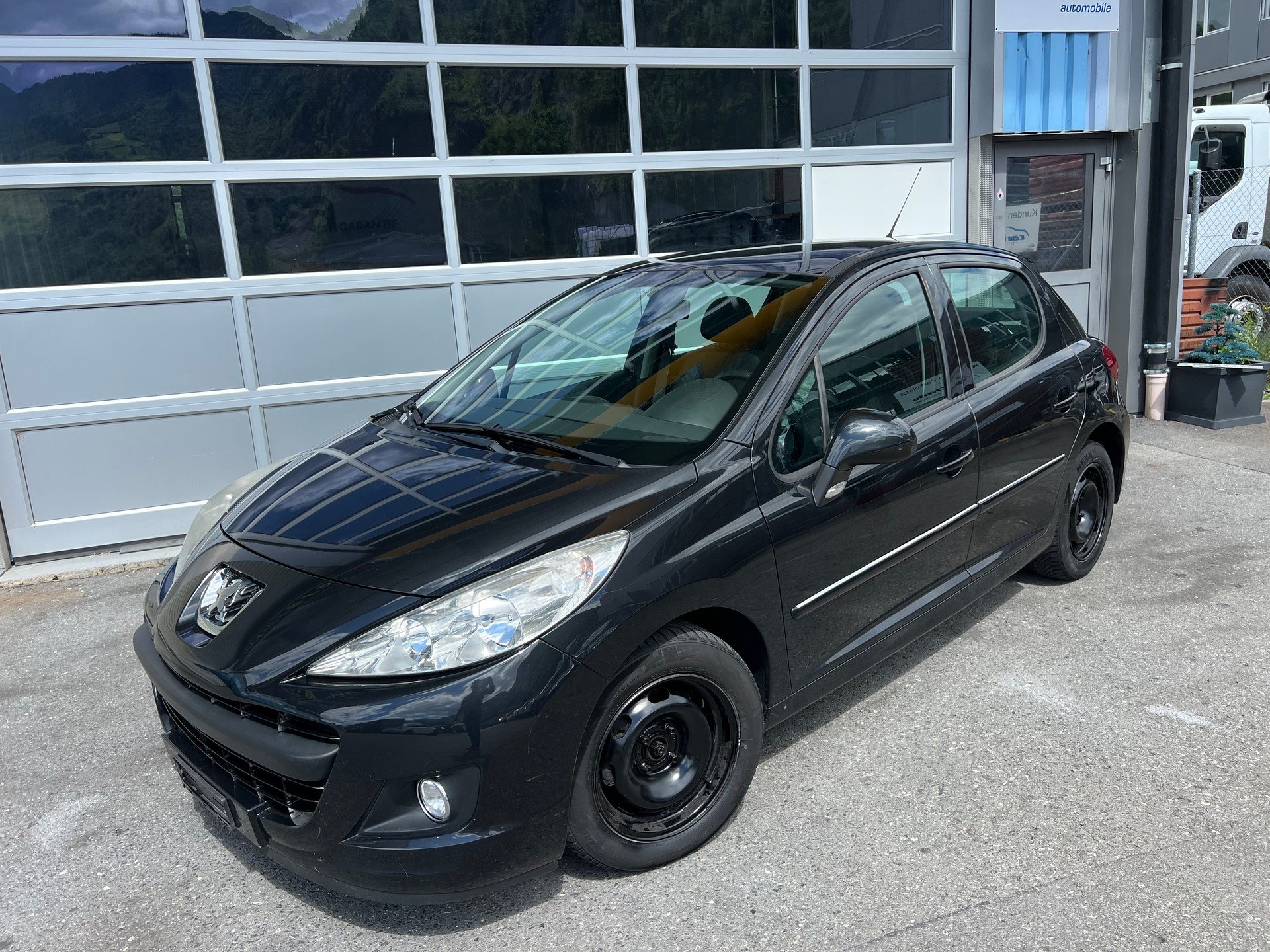 PEUGEOT 207 1.4 16V Sport *** Klima * Alufelgen * Glassdach * 8 fachbereift **-image-0