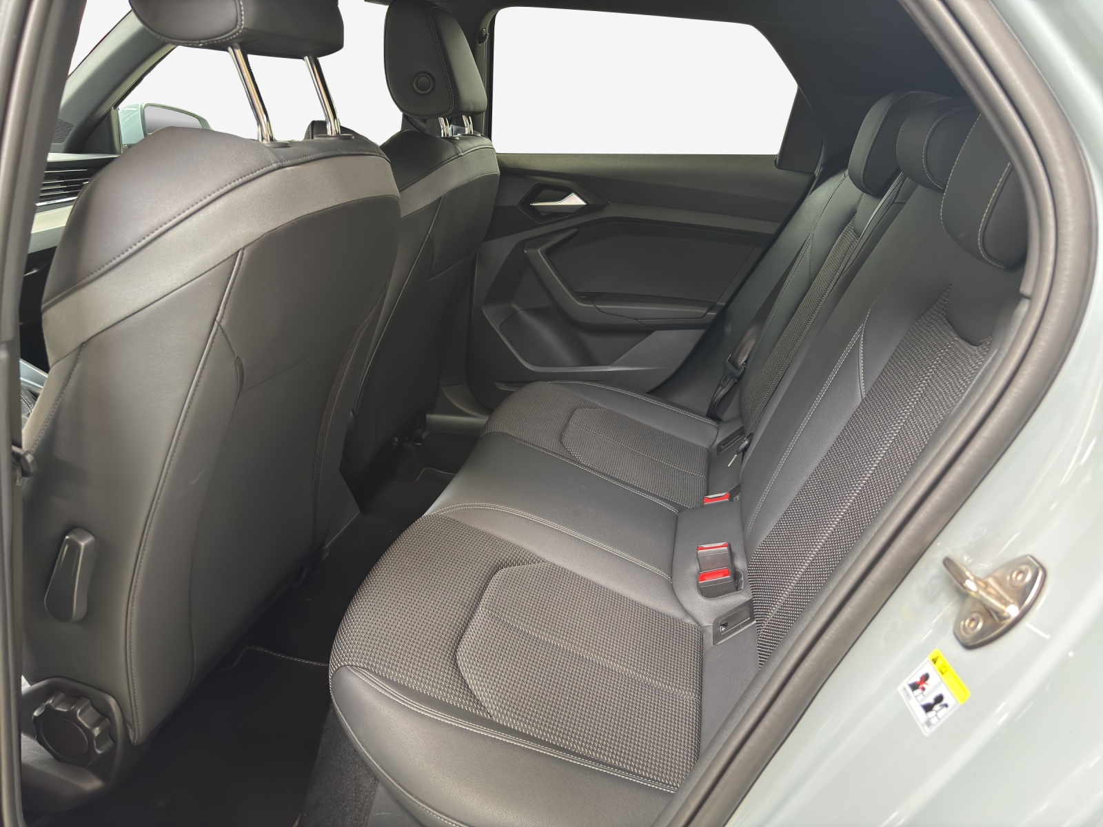 AUDI A1 allstreet 30 TFSI Attraction S-tronic-image-11