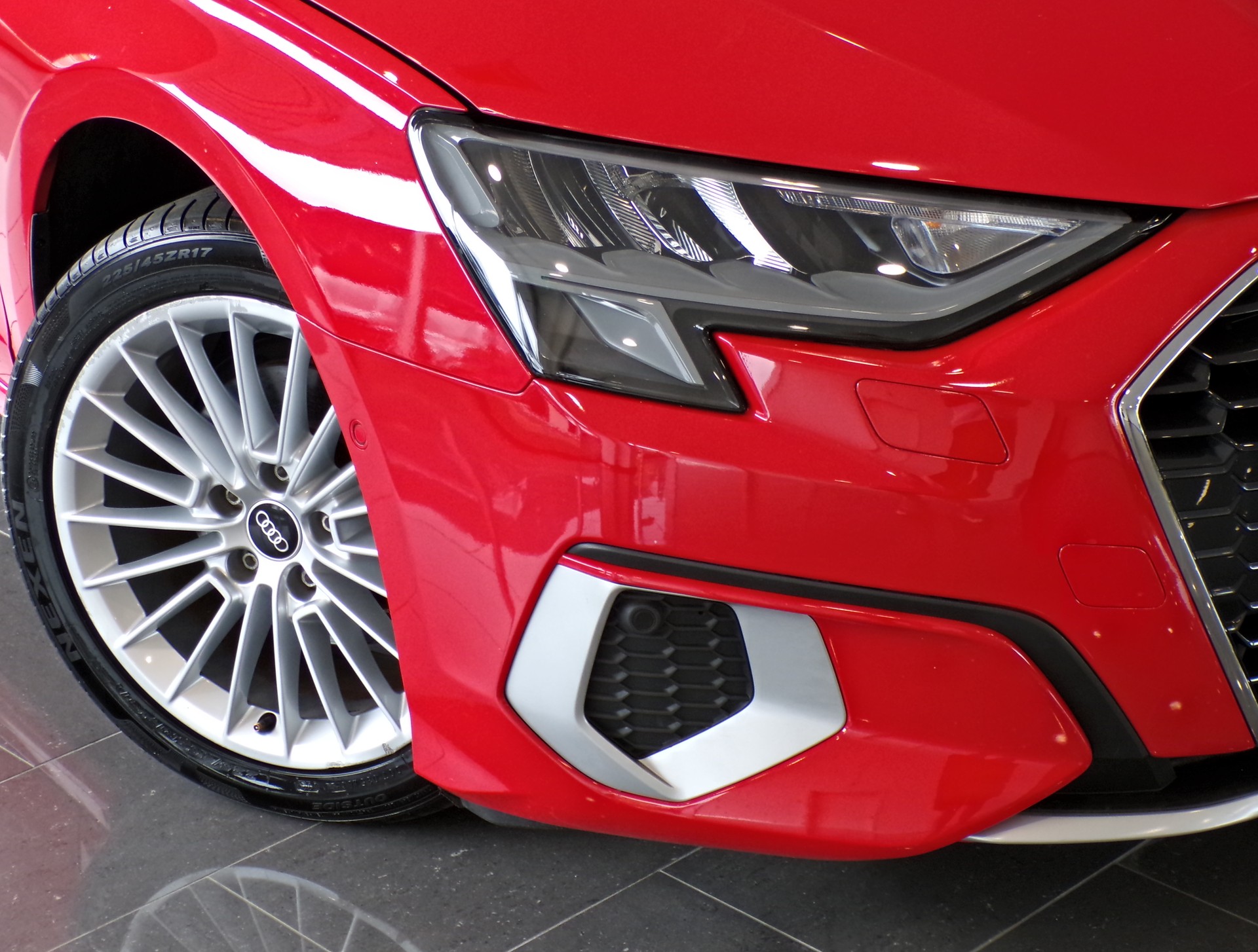AUDI A3 Sportback 30 g-tron S line S-tronic-image-3