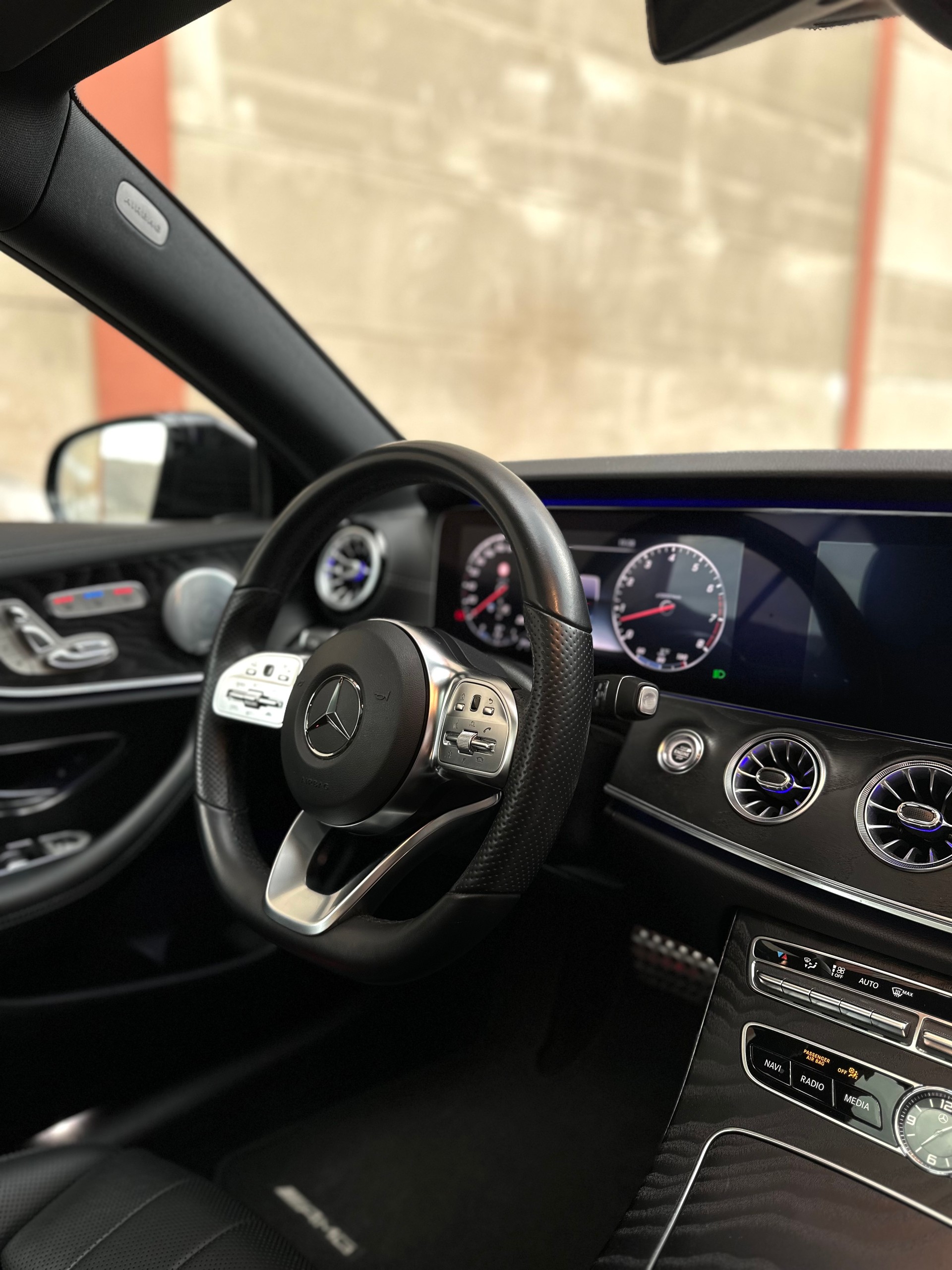MERCEDES-BENZ E 450 AMG Line 4matic Coupé-image-3
