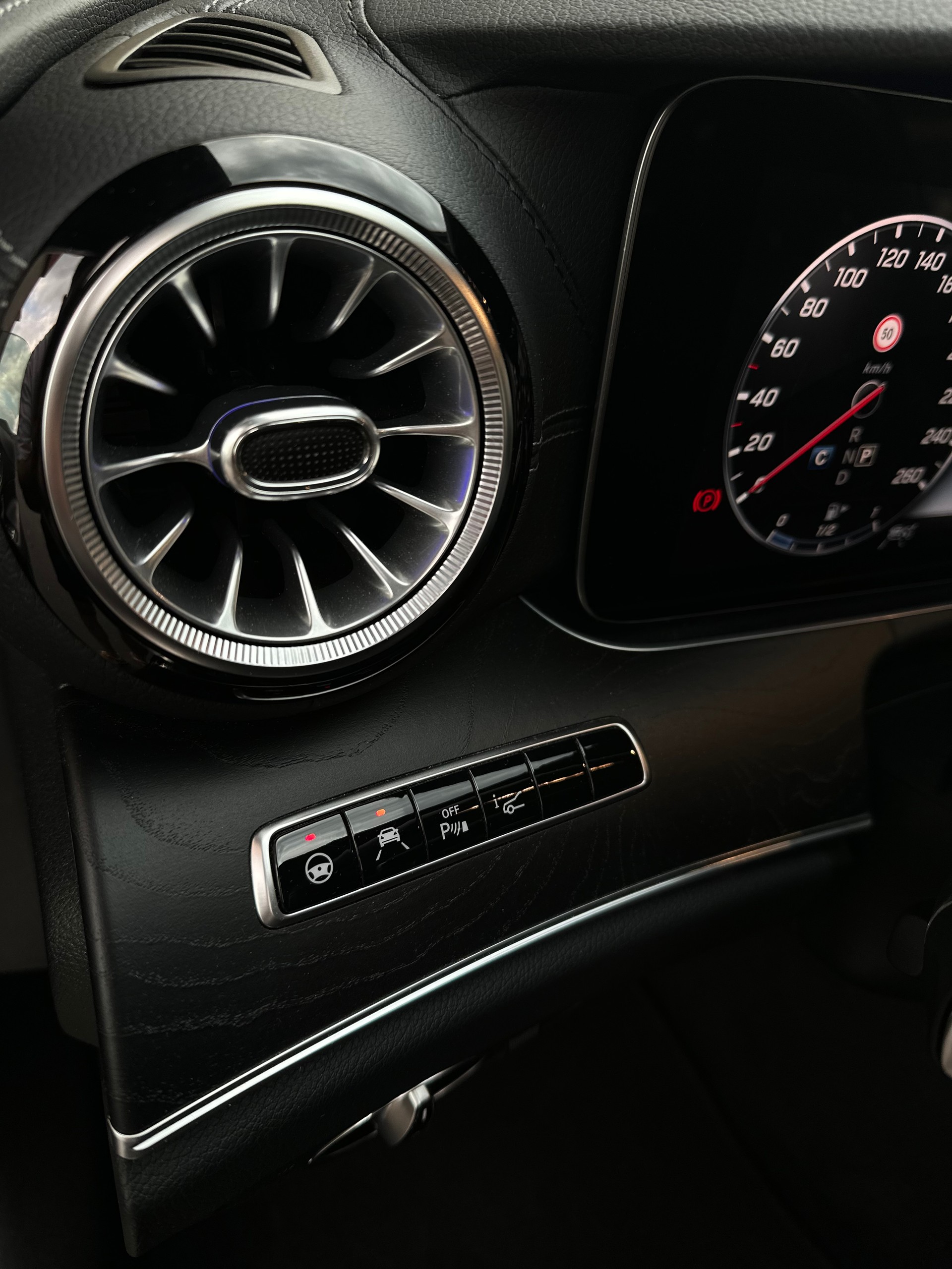 MERCEDES-BENZ E 450 AMG Line 4matic Coupé-image-4