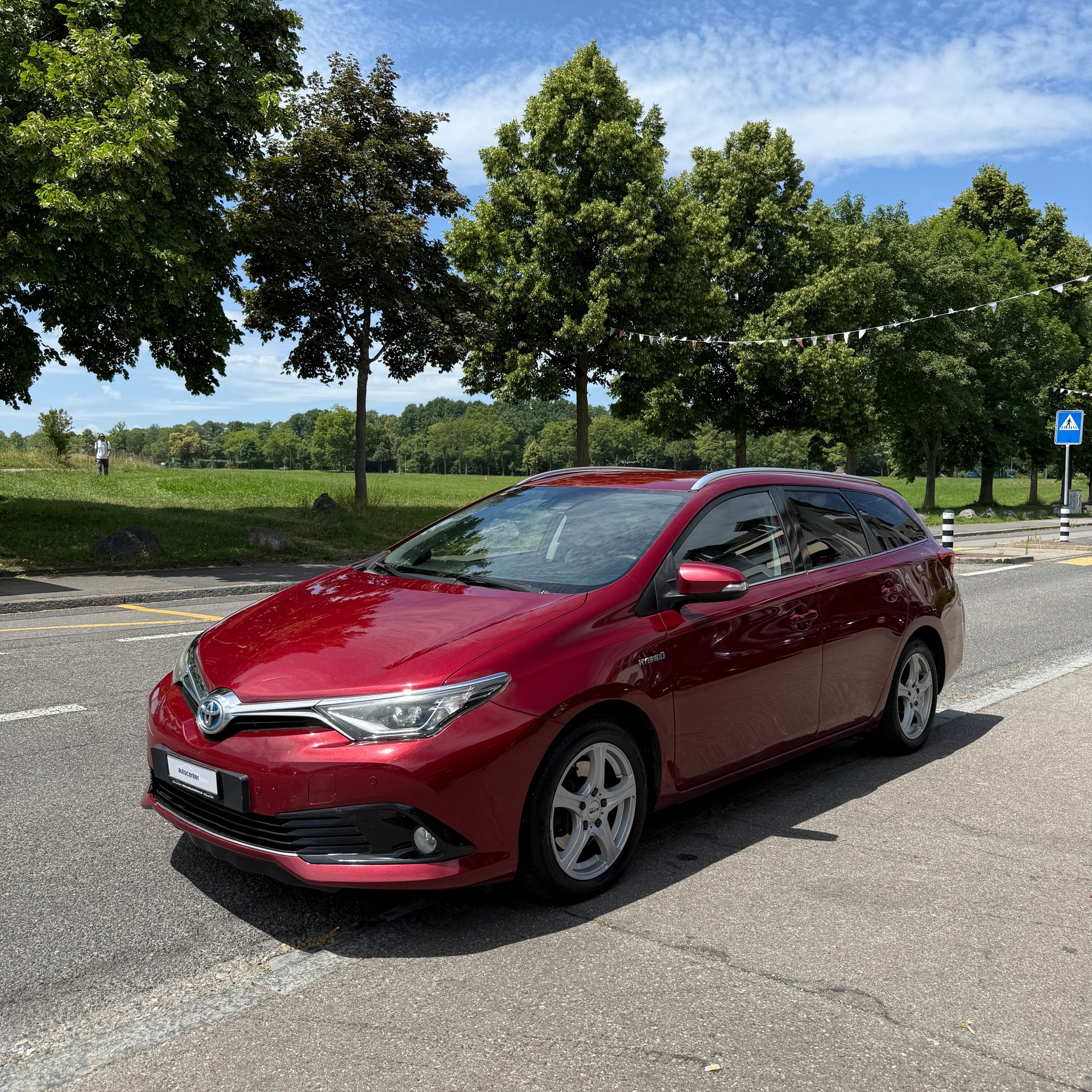 TOYOTA Auris Touring Sports 1.8 HSD Trend e-CVT-image-2