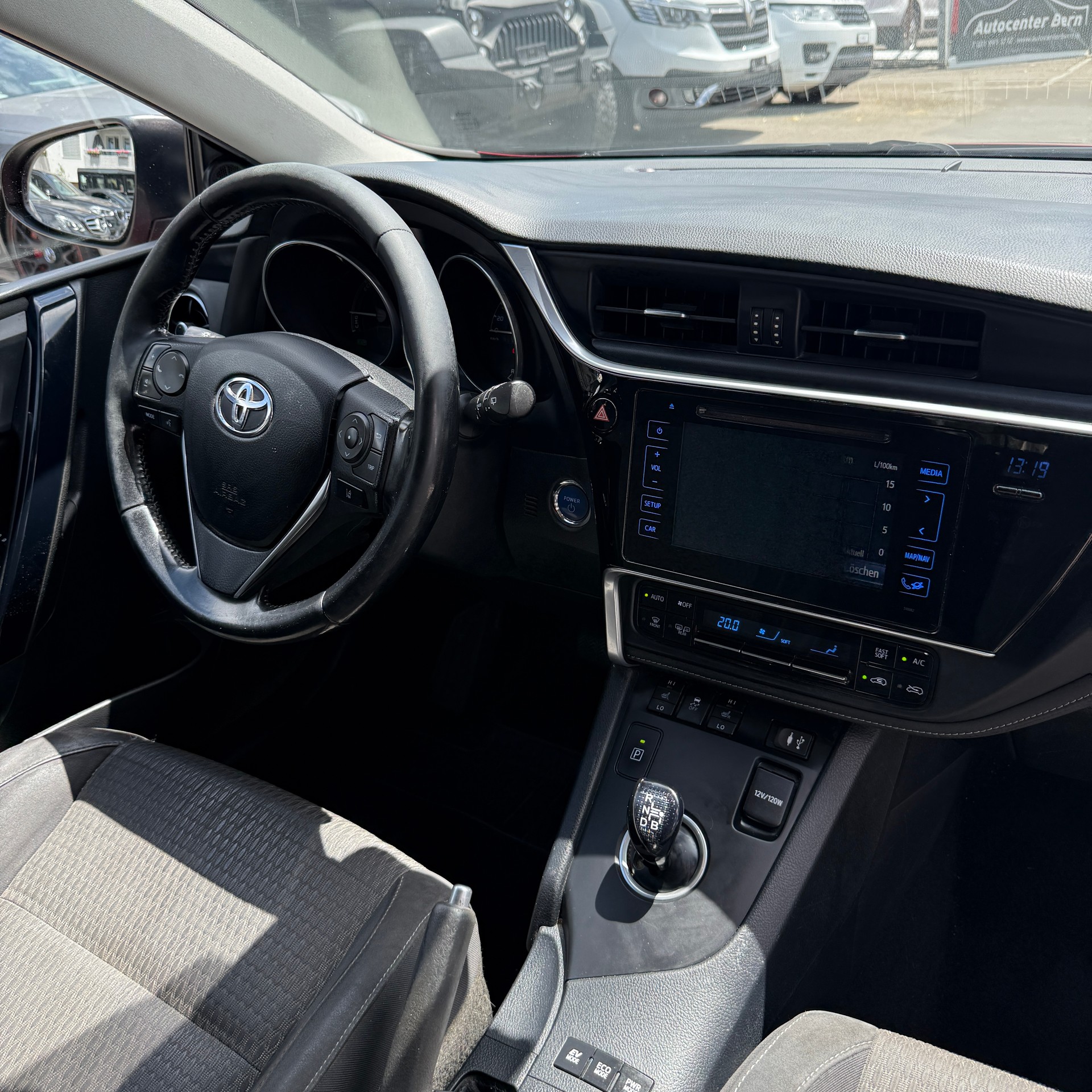 TOYOTA Auris Touring Sports 1.8 HSD Trend e-CVT-image-9
