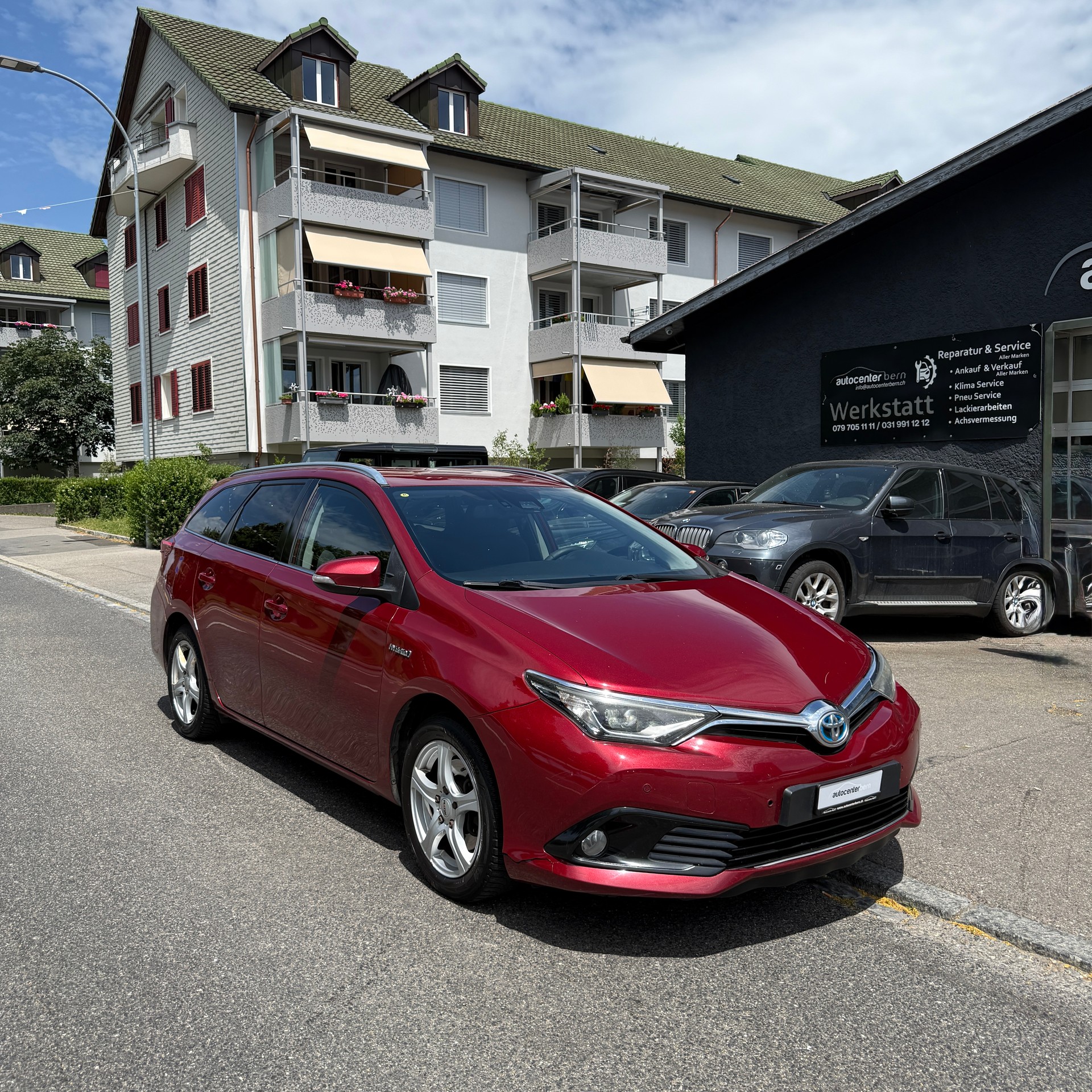 TOYOTA Auris Touring Sports 1.8 HSD Trend e-CVT-image-0